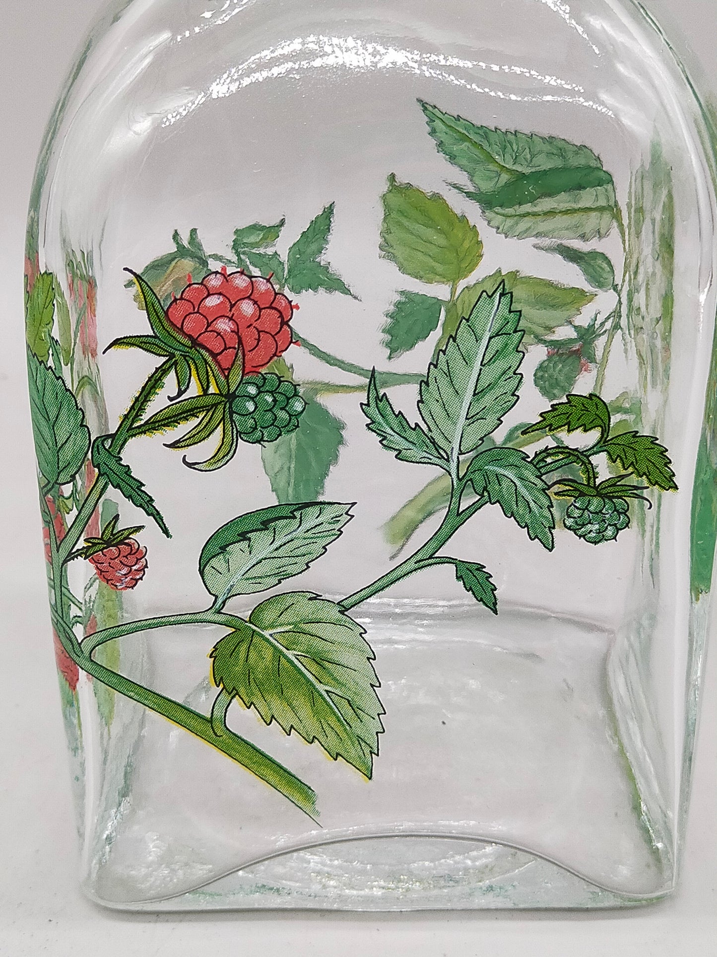Vintage Glas Karaffe mit Himbeermotiv – Stilvolle Dekoration