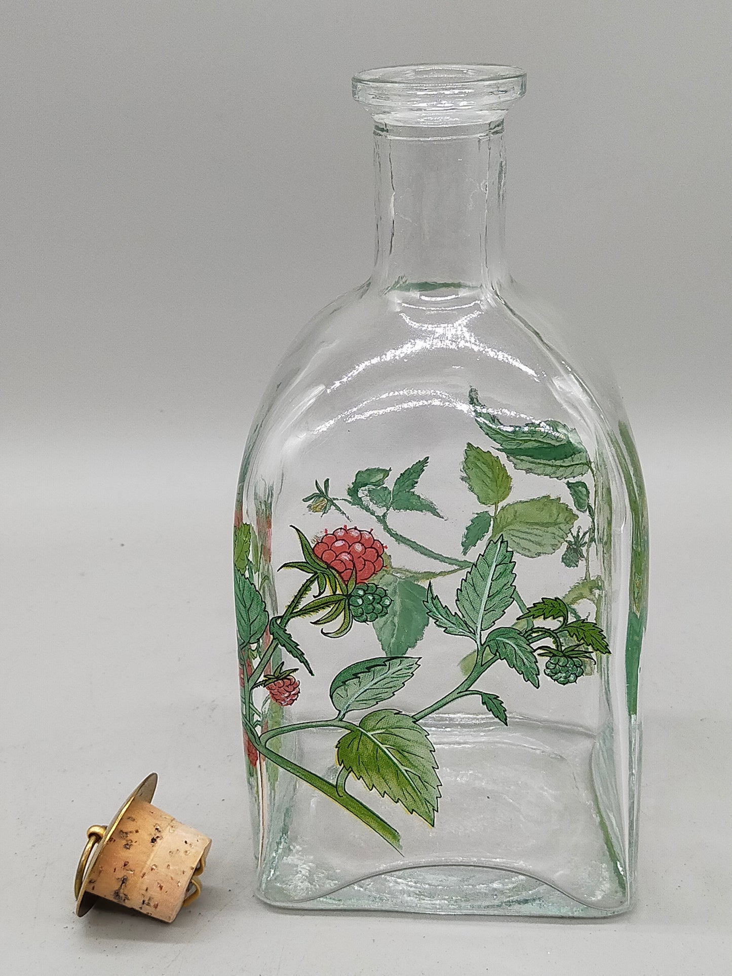Vintage Glas Karaffe mit Himbeermotiv – Stilvolle Dekoration