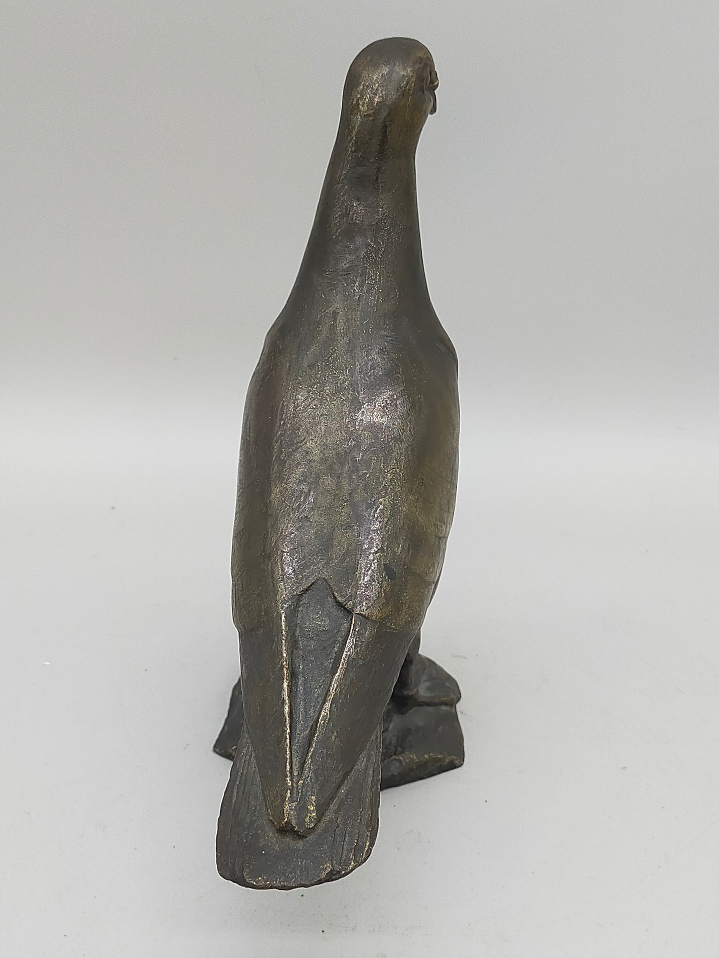Antike Bronze Taube Figur – Tierskulptur auf Felssockel