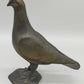 Antike Bronze Taube Figur – Tierskulptur auf Felssockel