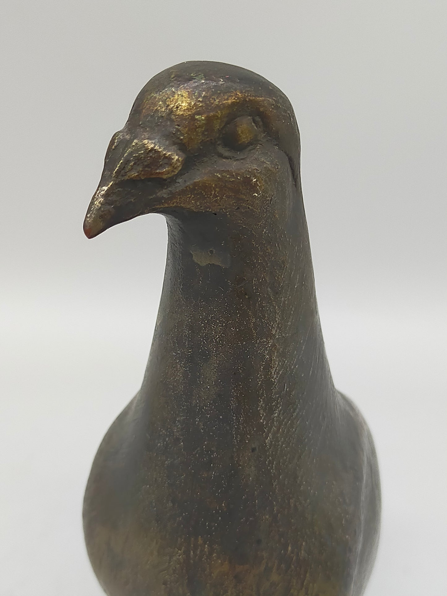 Antike Bronze Taube Figur – Tierskulptur auf Felssockel