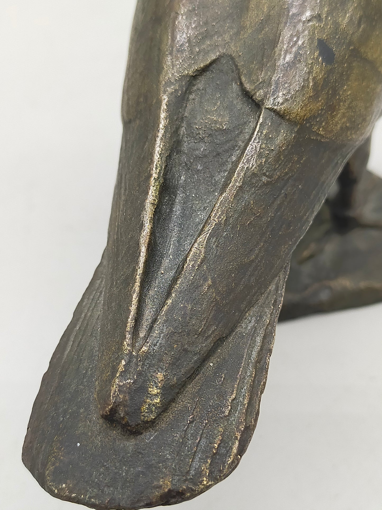 Antike Bronze Taube Figur – Tierskulptur auf Felssockel