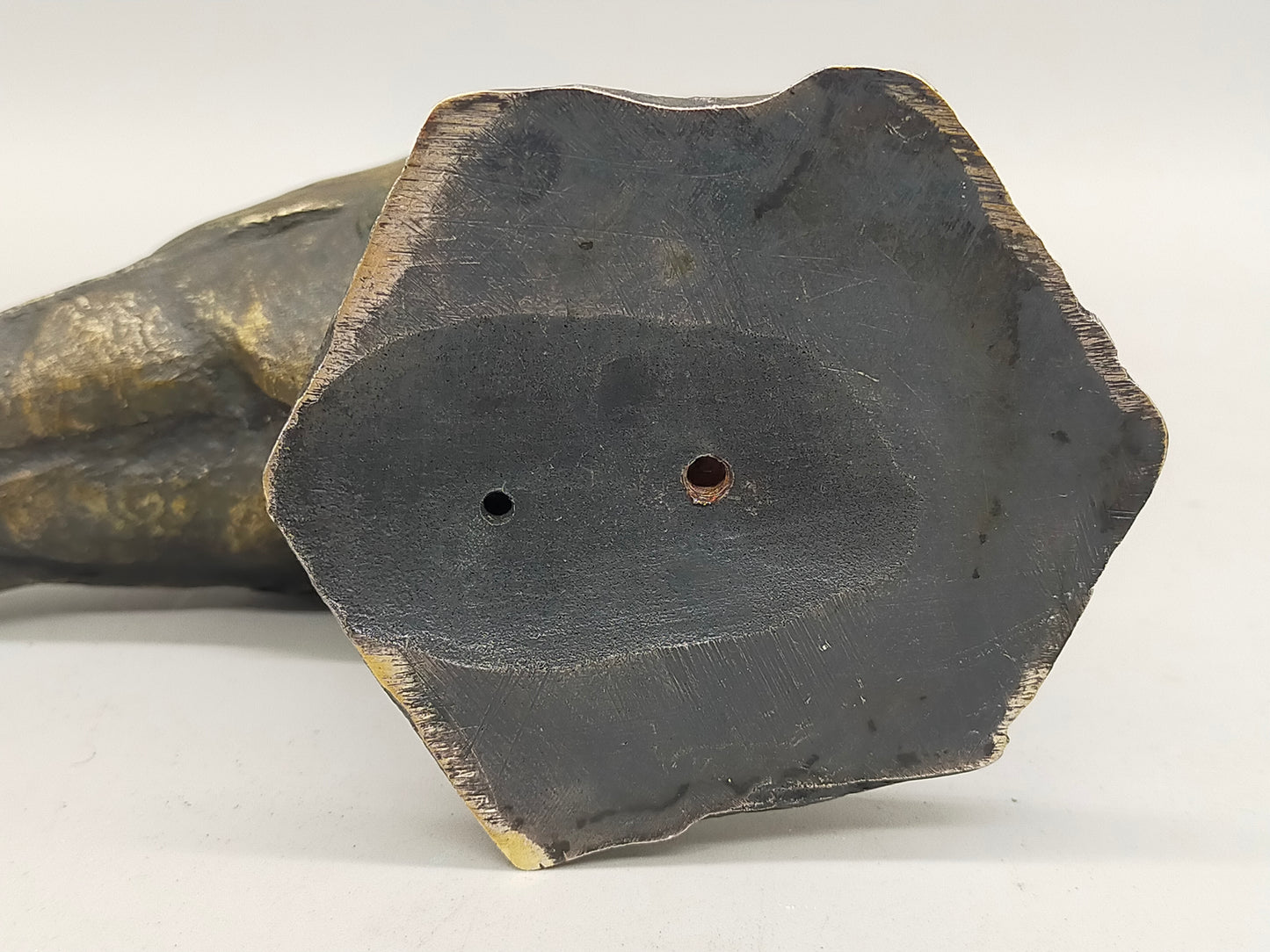 Antike Bronze Taube Figur – Tierskulptur auf Felssockel