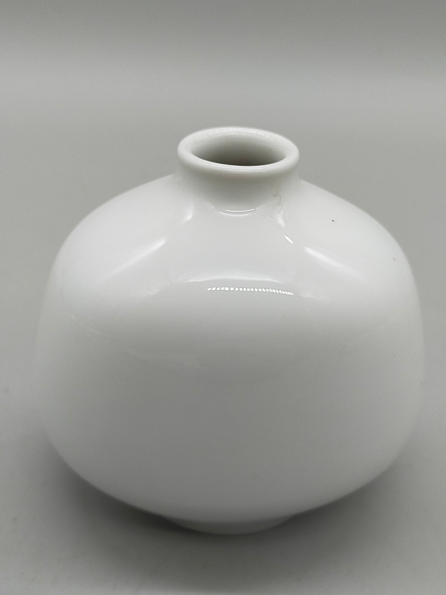 Meißener Porzellan Miniatur Vase – Klassisches Weißes Design