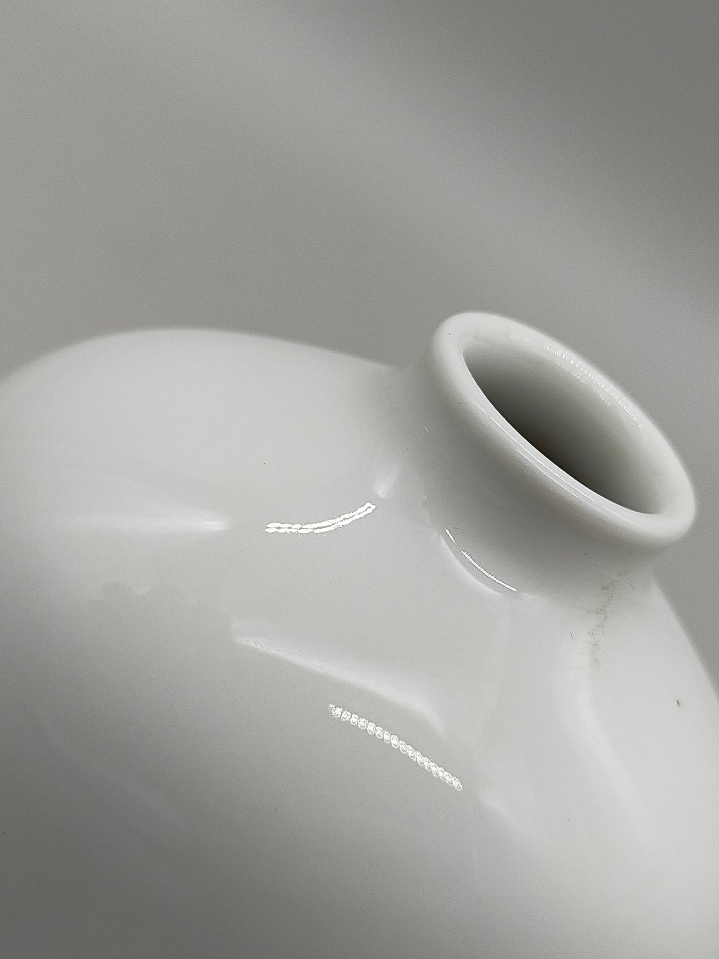 Meißener Porzellan Miniatur Vase – Klassisches Weißes Design
