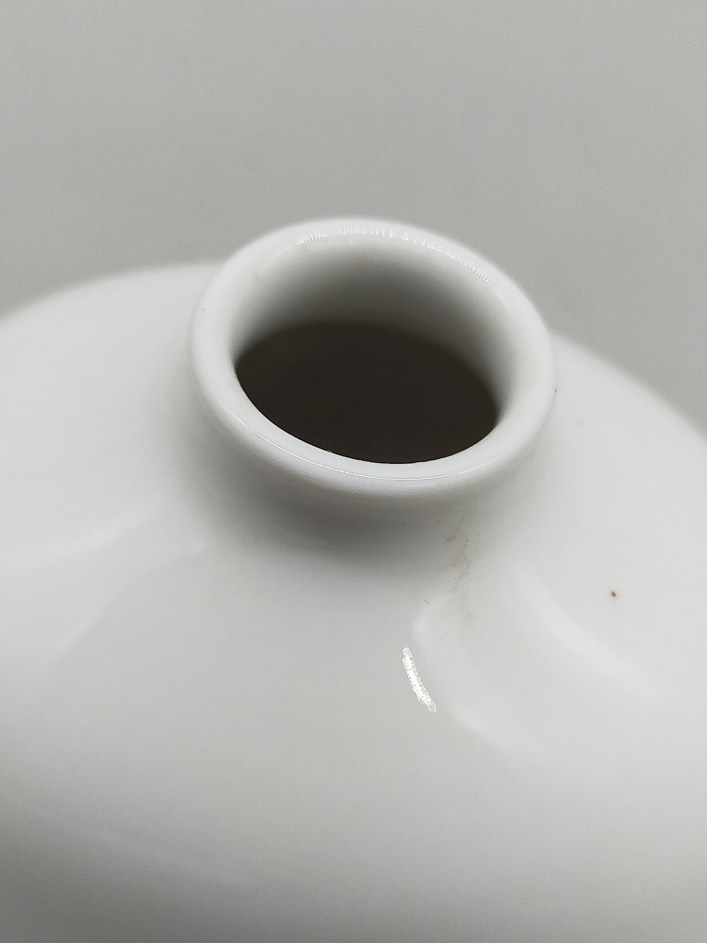 Meißener Porzellan Miniatur Vase – Klassisches Weißes Design