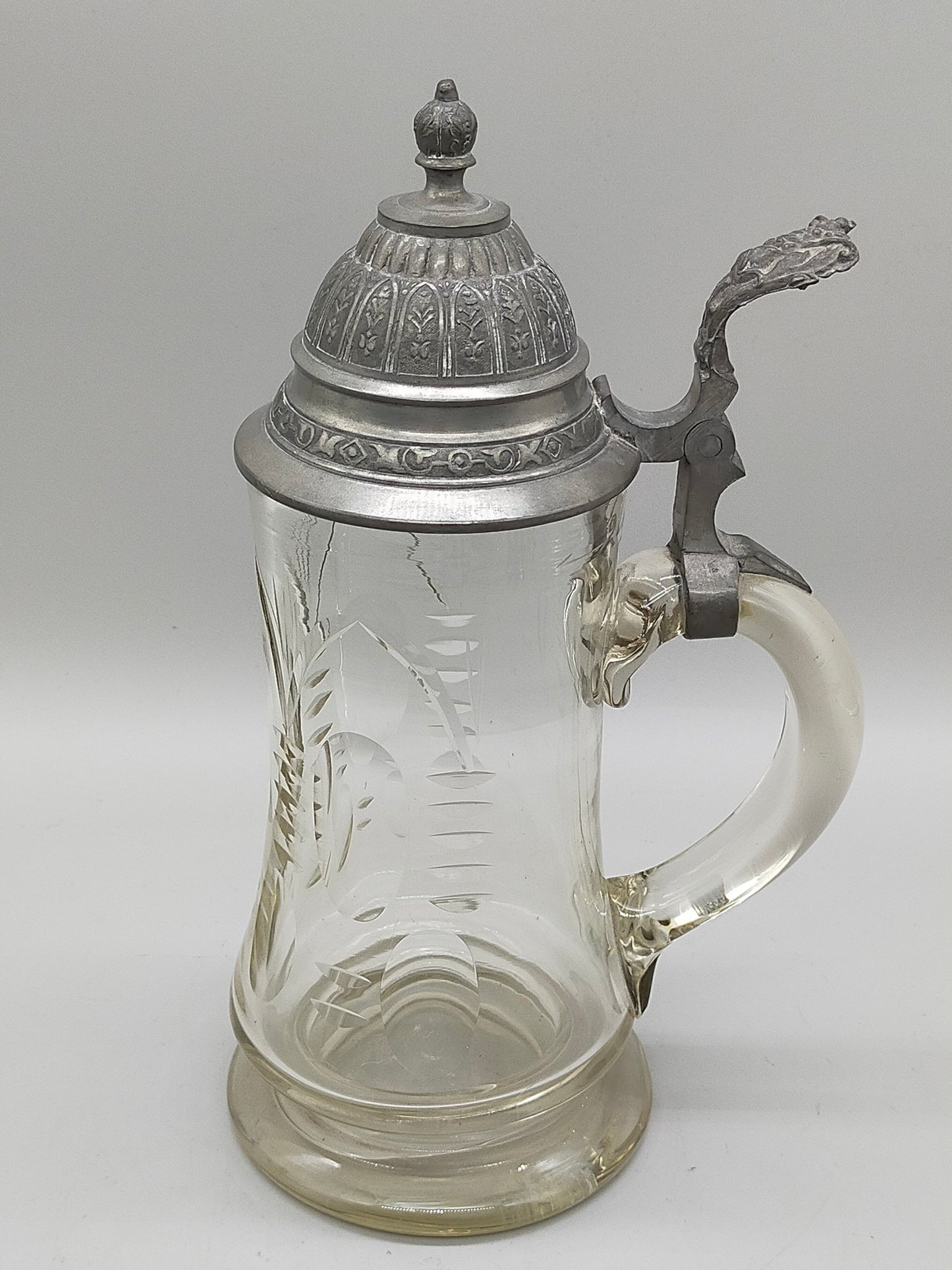 Antiker Glas Krug mit Zinndeckel Klassisches Design