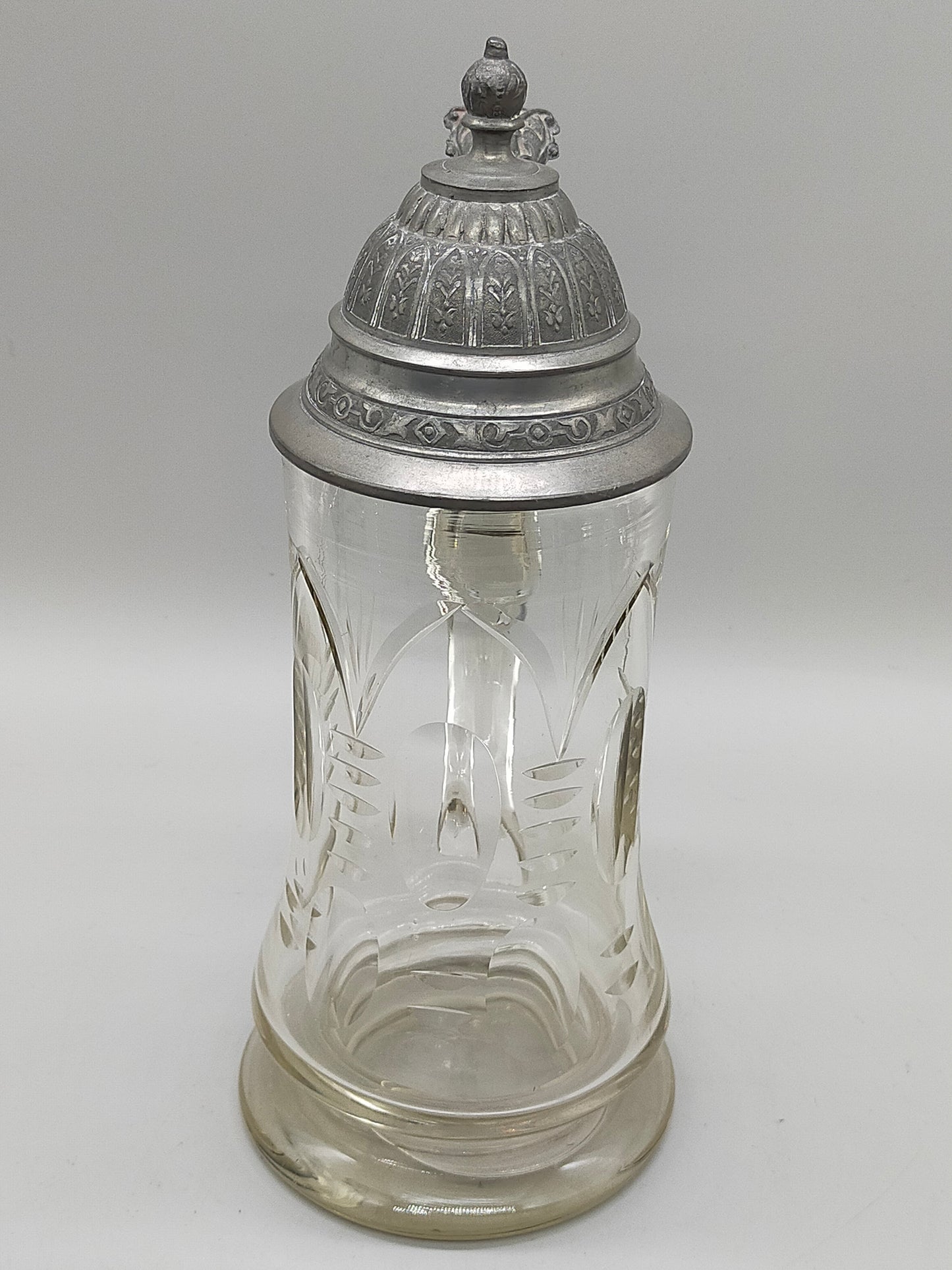 Antiker Glas Krug mit Zinndeckel Klassisches Design