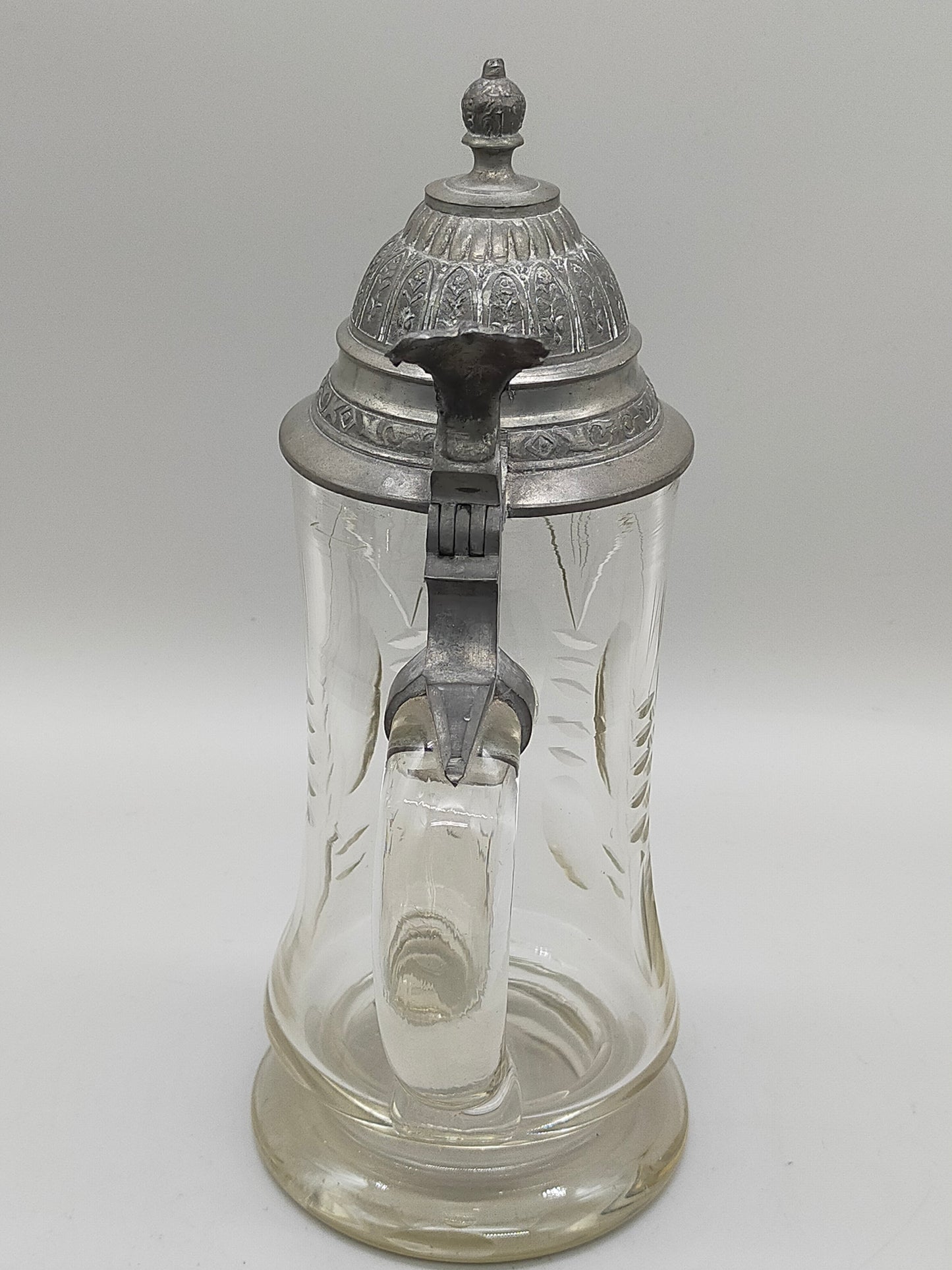 Antiker Glas Krug mit Zinndeckel Klassisches Design