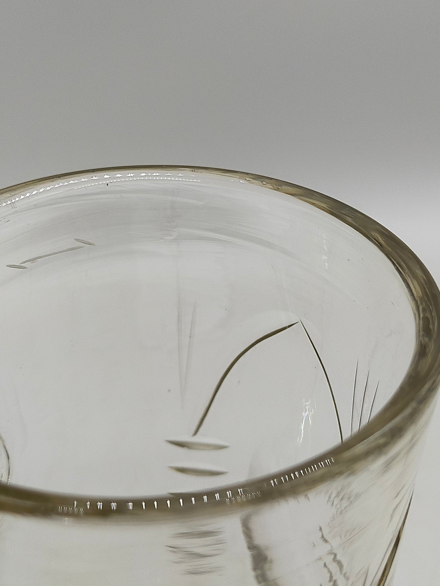 Antiker Glas Krug mit Zinndeckel Klassisches Design