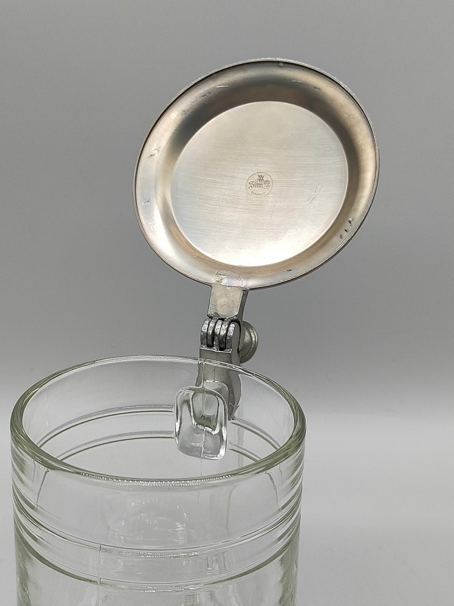 Klassischer WMF Krug aus Glas Mit Zinndeckel & Daumenruhe