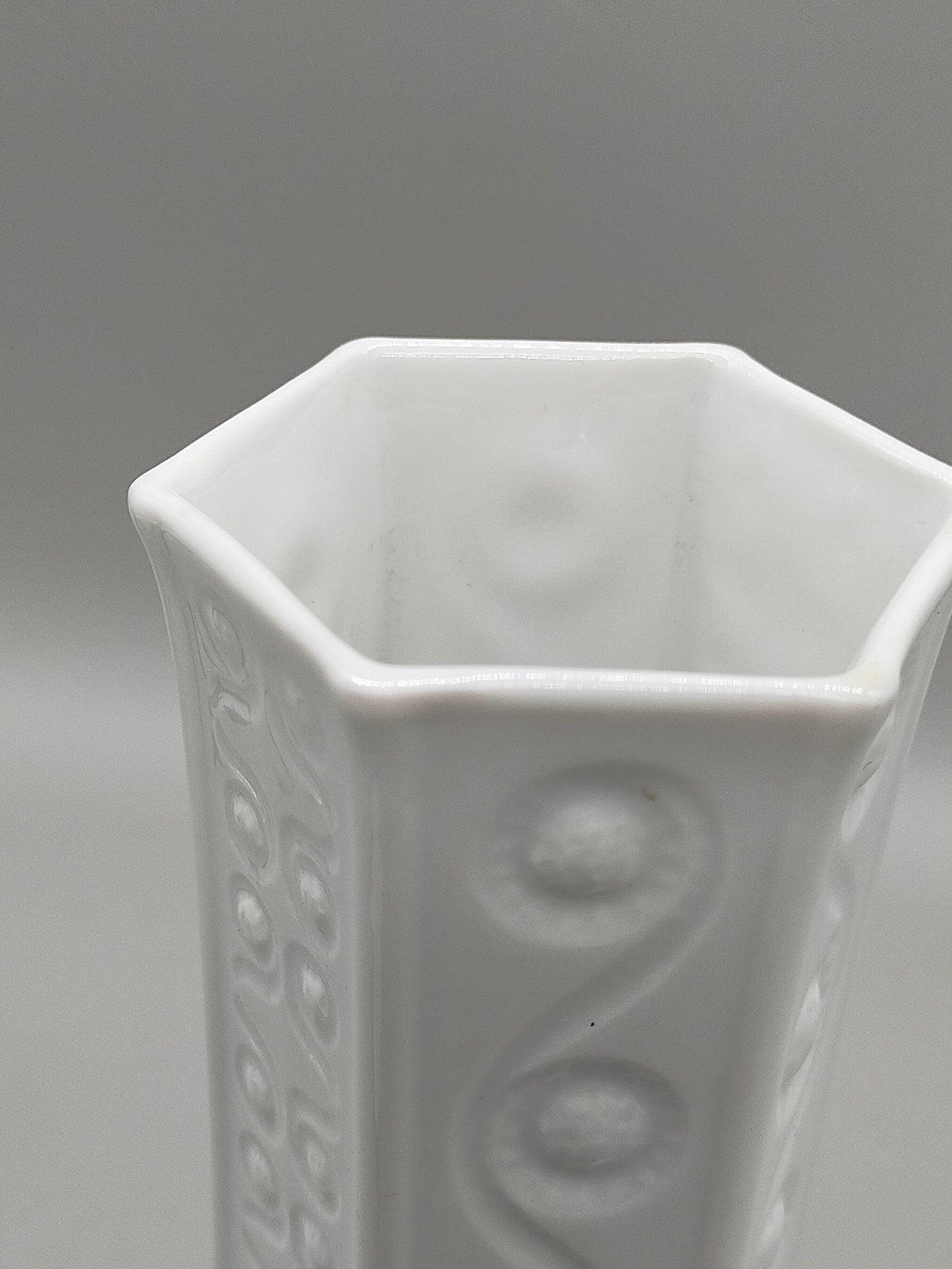 Schöne Schumann Arzberg Vase Weißes Relief