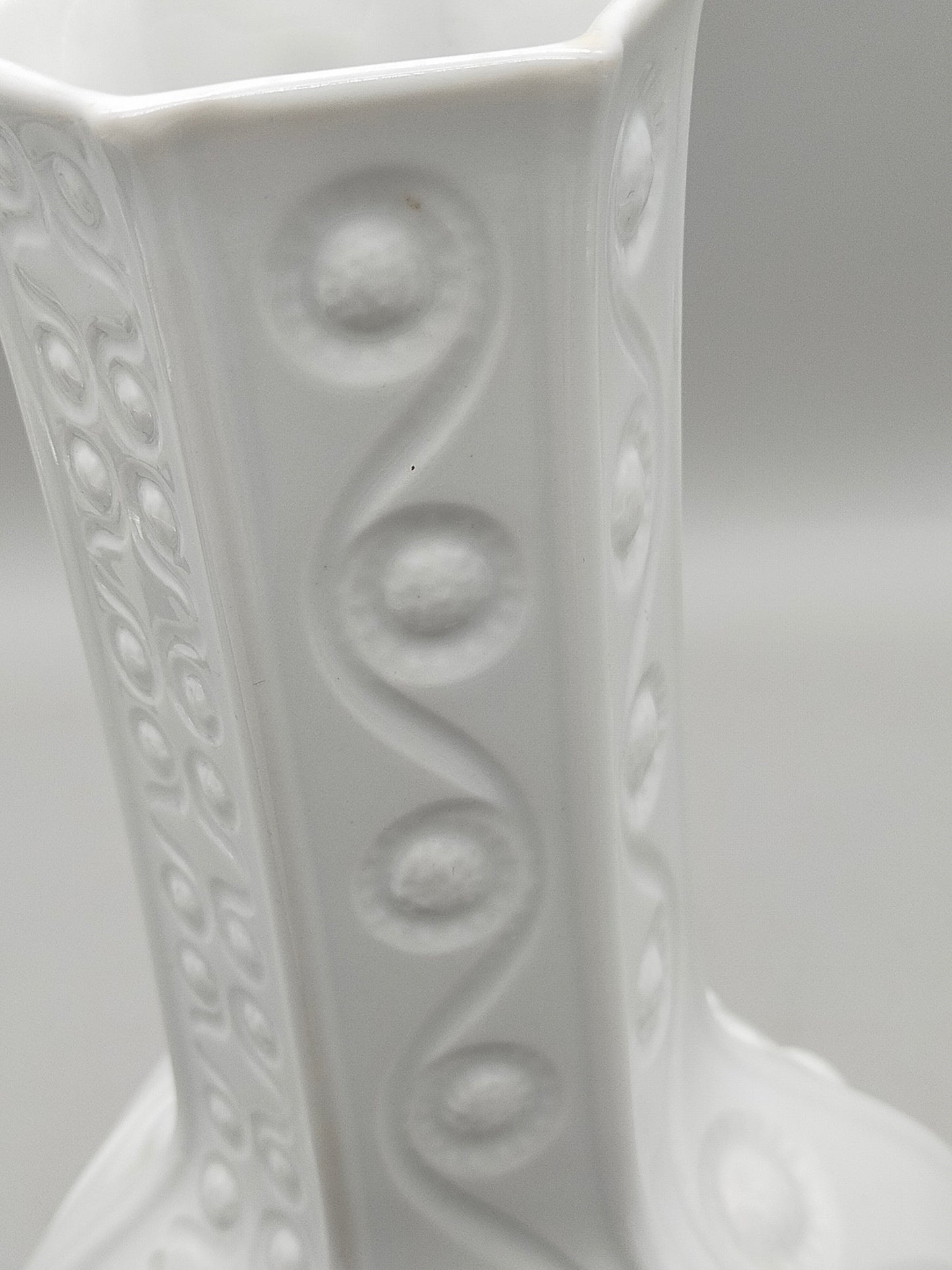 Schöne Schumann Arzberg Vase Weißes Relief