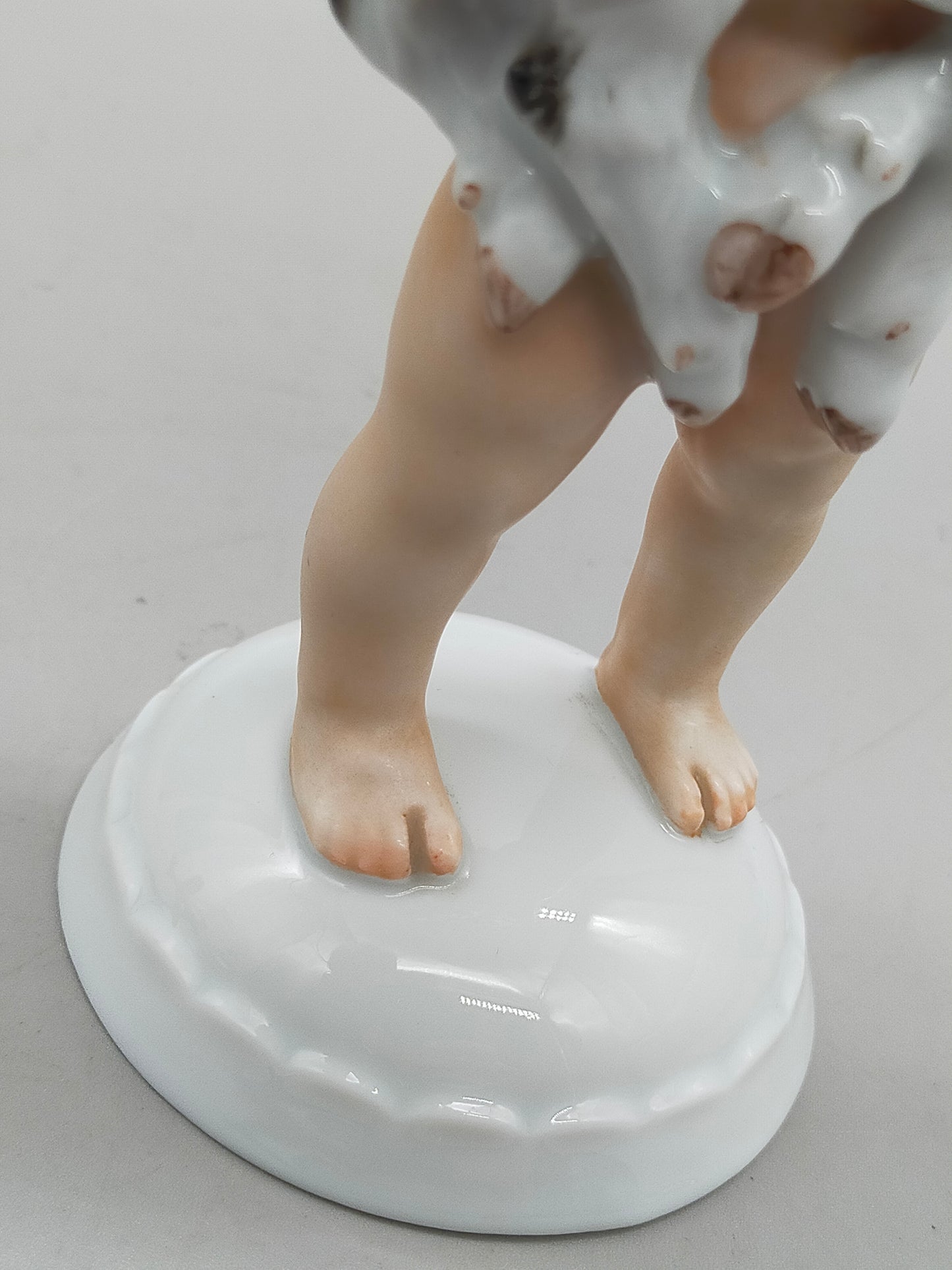 Antike Rosenthal Porzellanfigur – Kind mit Zicklein von Fritz Heidenreich