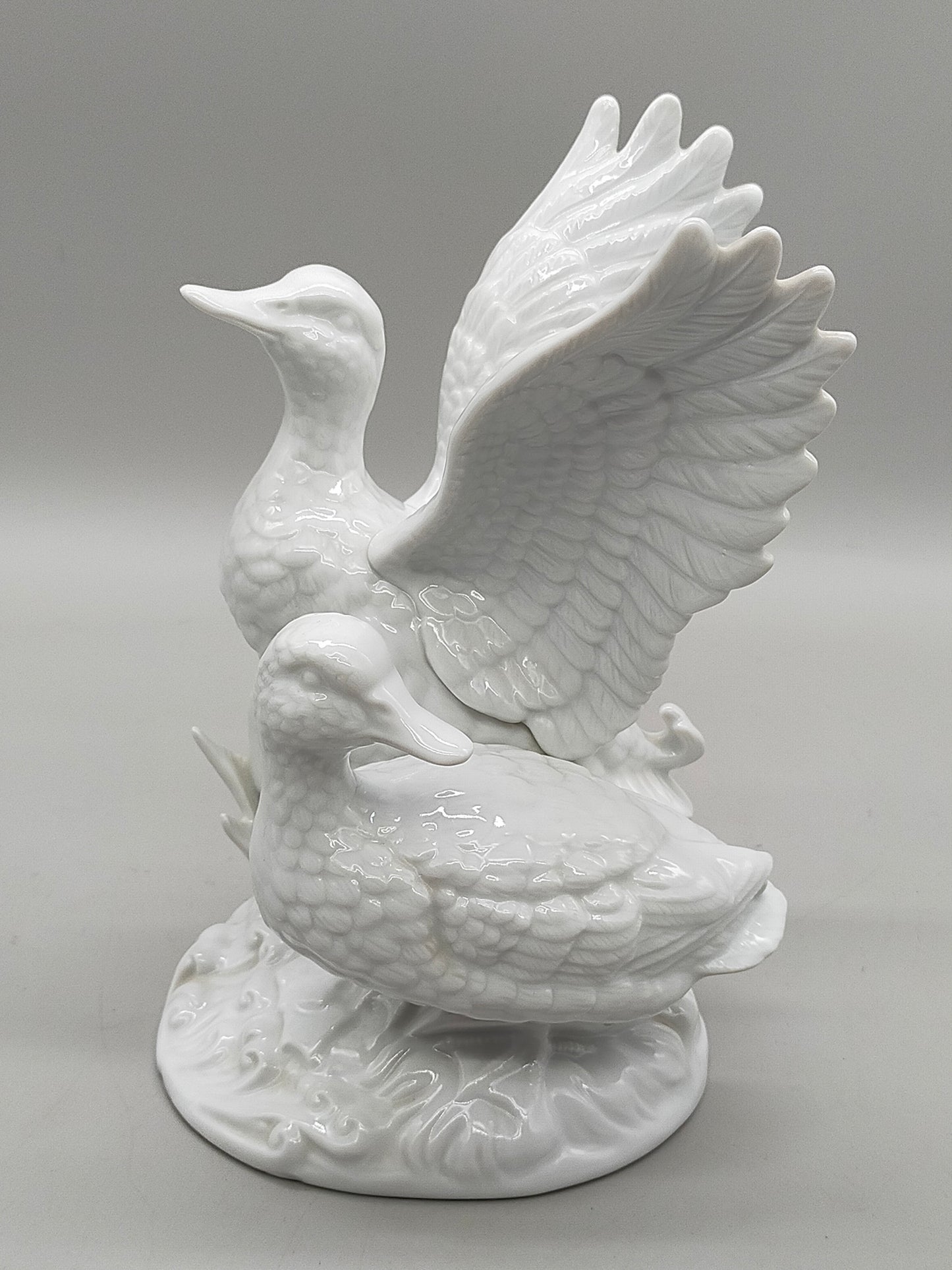 Exklusive Porzellan Figur Zwei Enten in Dynamischer Pose