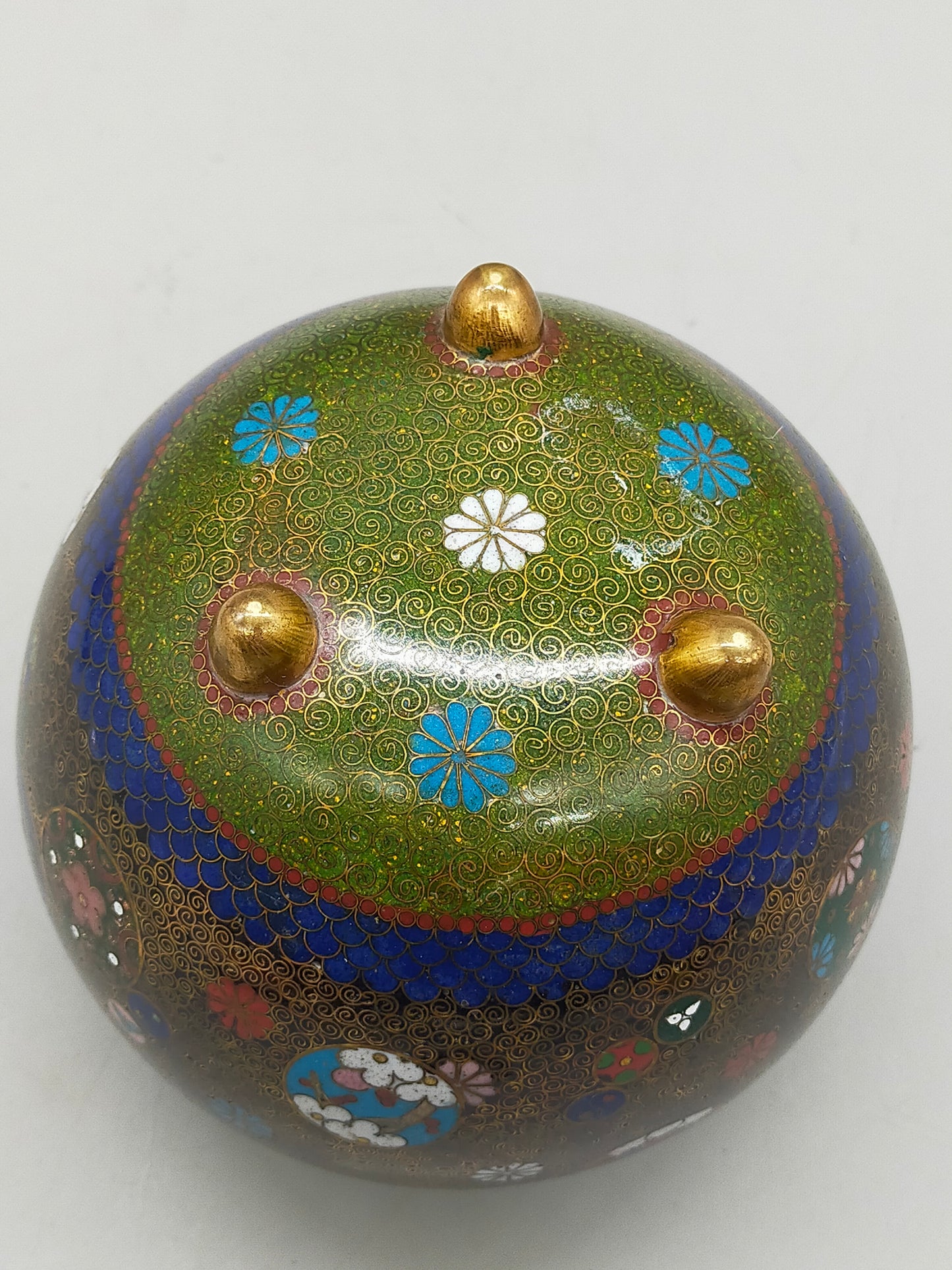 Prachtvolle Japanische Cloisonné Deckeldose Florales Design Goldakzente