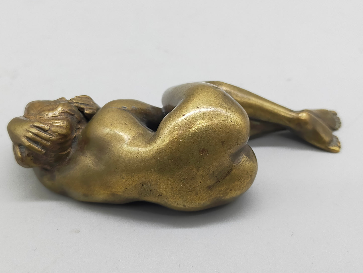 Kunstvolle Bronze Skulptur Liegender Weiblicher Akt im Modernen Stil