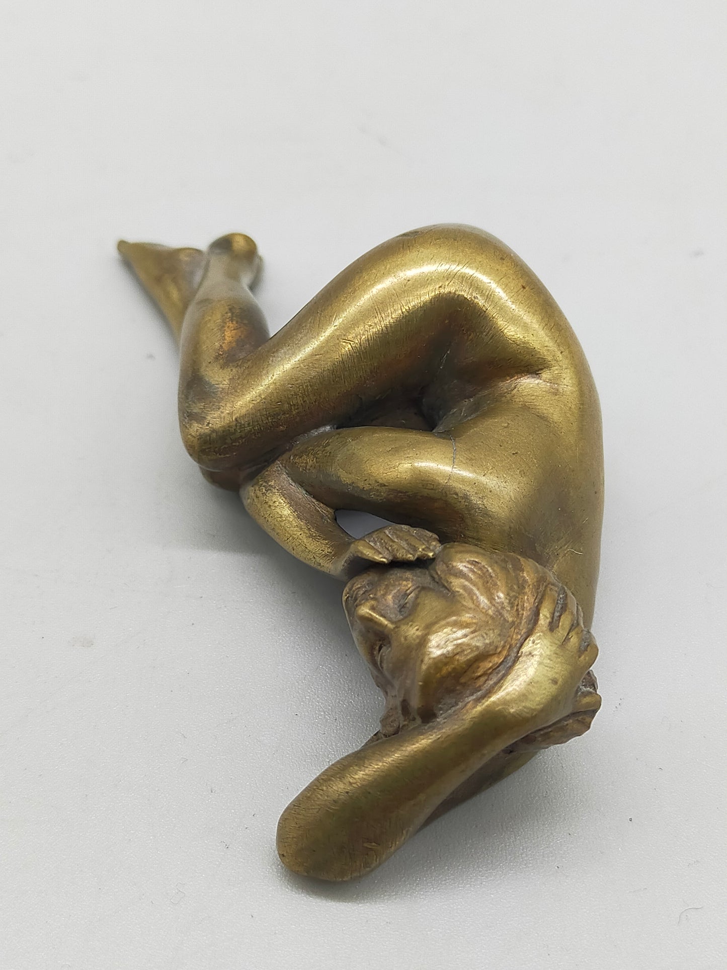 Kunstvolle Bronze Skulptur Liegender Weiblicher Akt im Modernen Stil