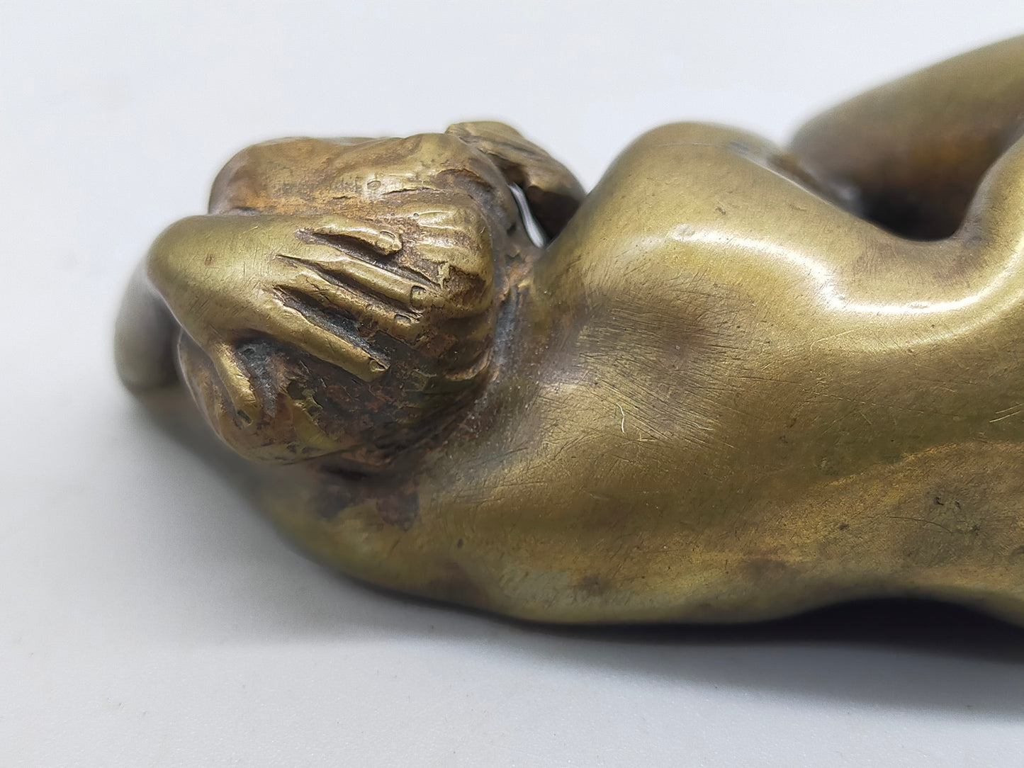 Kunstvolle Bronze Skulptur Liegender Weiblicher Akt im Modernen Stil