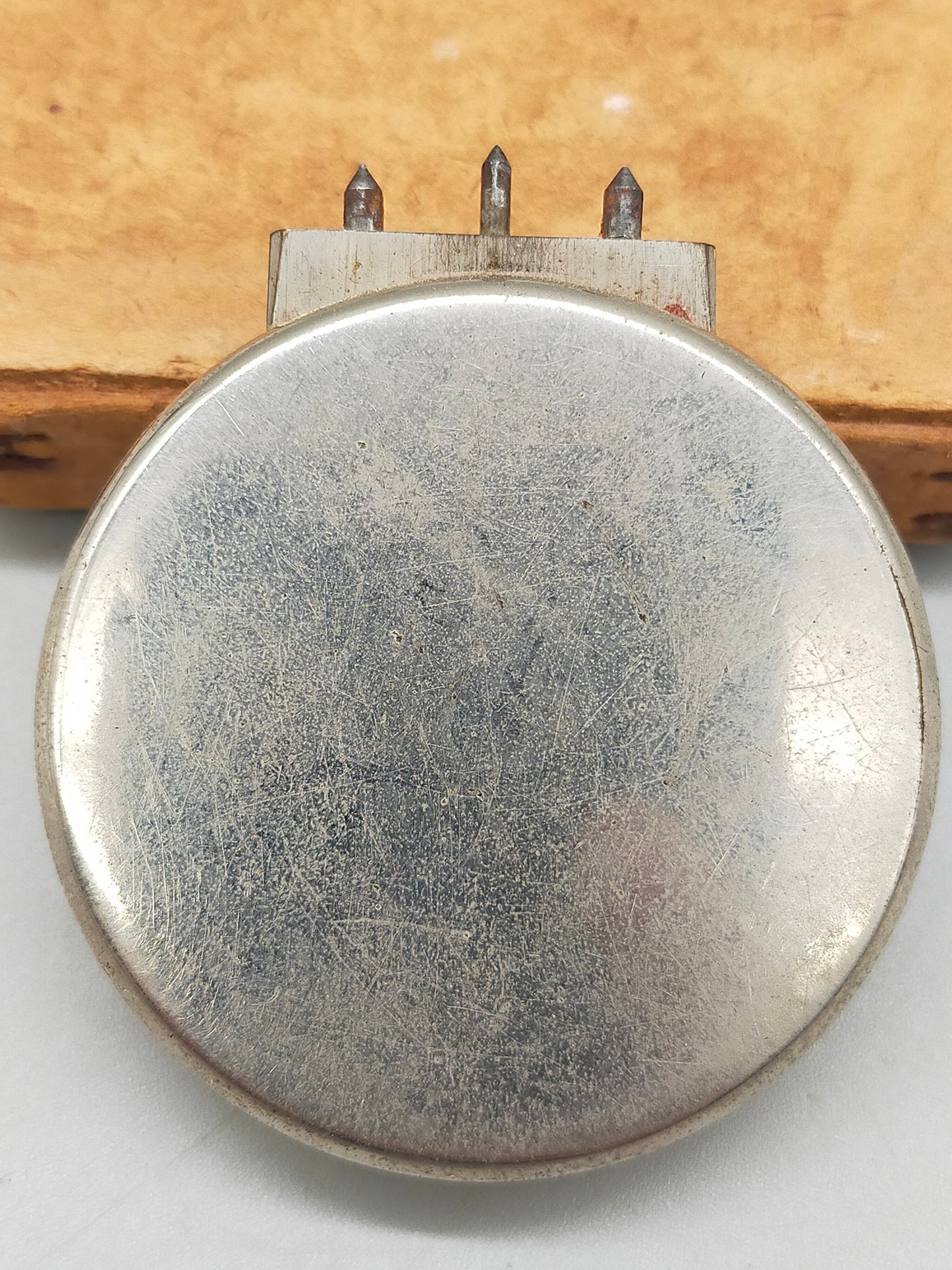 Antiquierter Scheitelwertmesser Optik Uhr