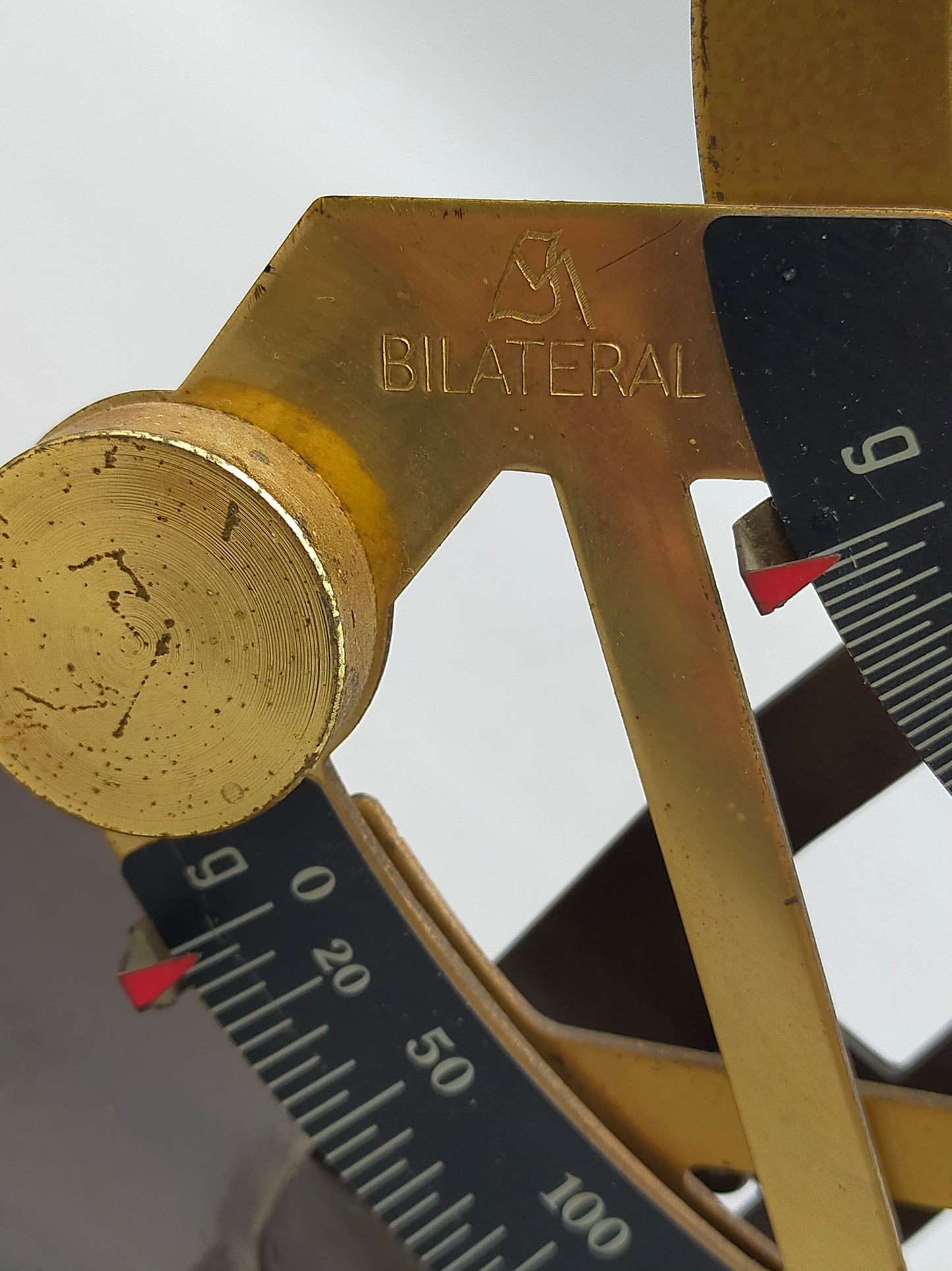 Antike Bilateral Briefwaage aus Messing Vintage PostDesign
