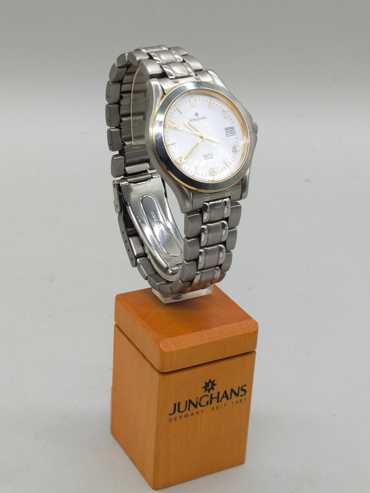 Elegante Junghans Herren Uhr Klassischer Stil mit Datumsanzeige