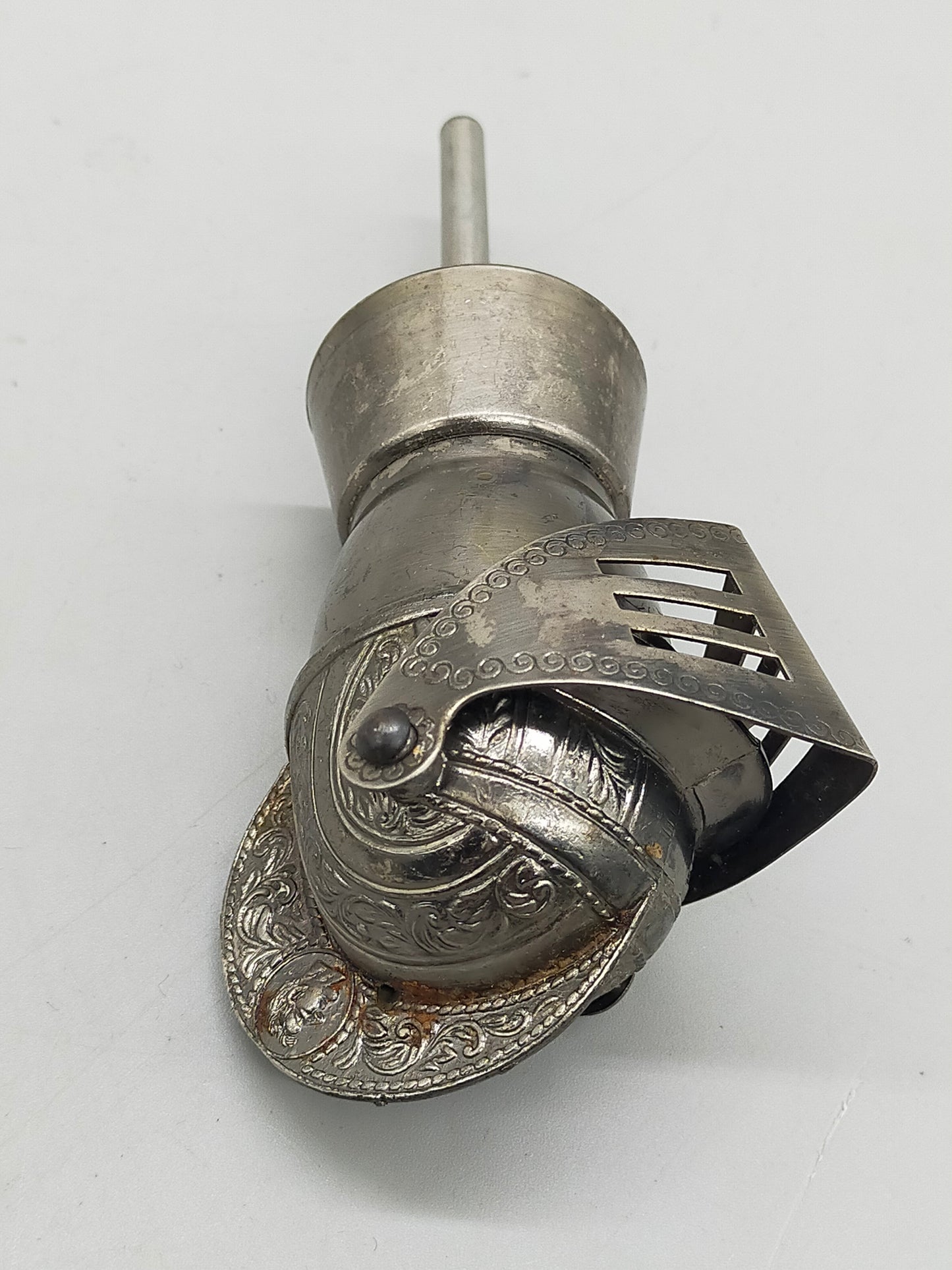 Vintage Flaschenausgießer Ritterhelm