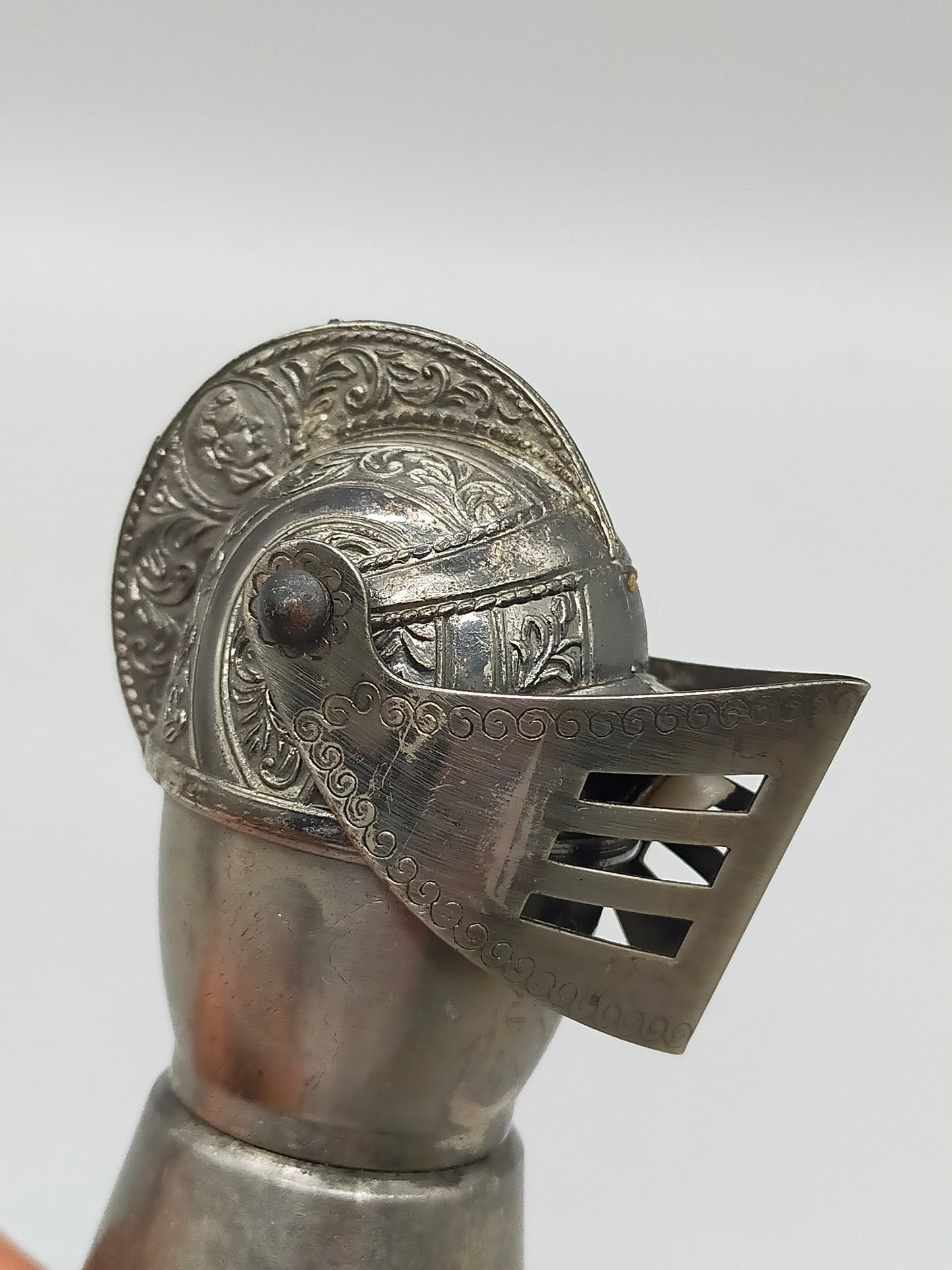 Vintage Flaschenausgießer Ritterhelm