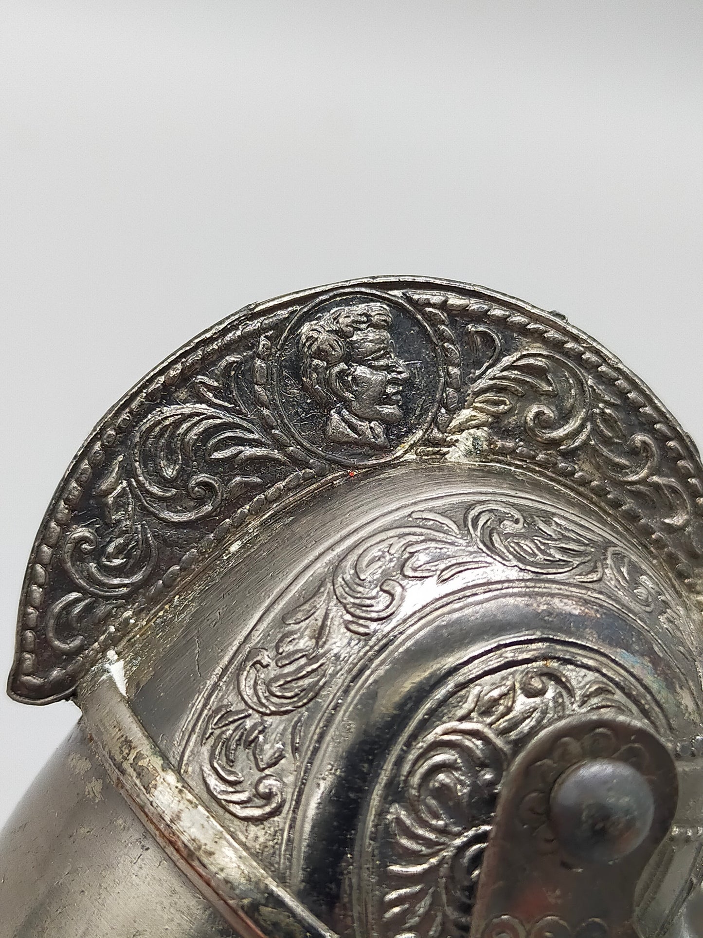 Vintage Flaschenausgießer Ritterhelm