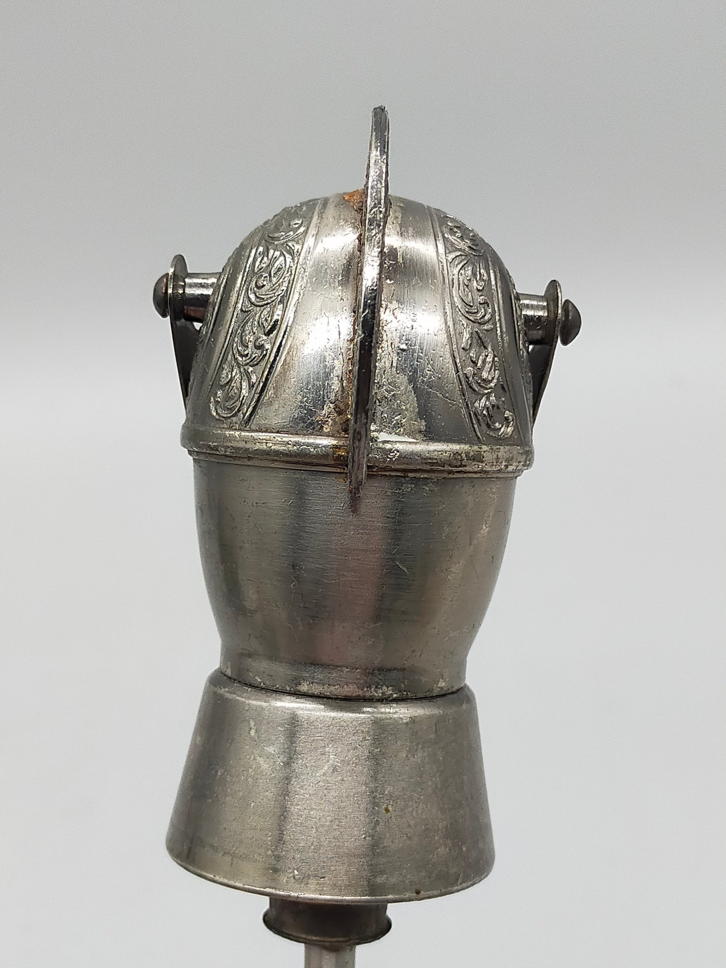 Vintage Flaschenausgießer Ritterhelm