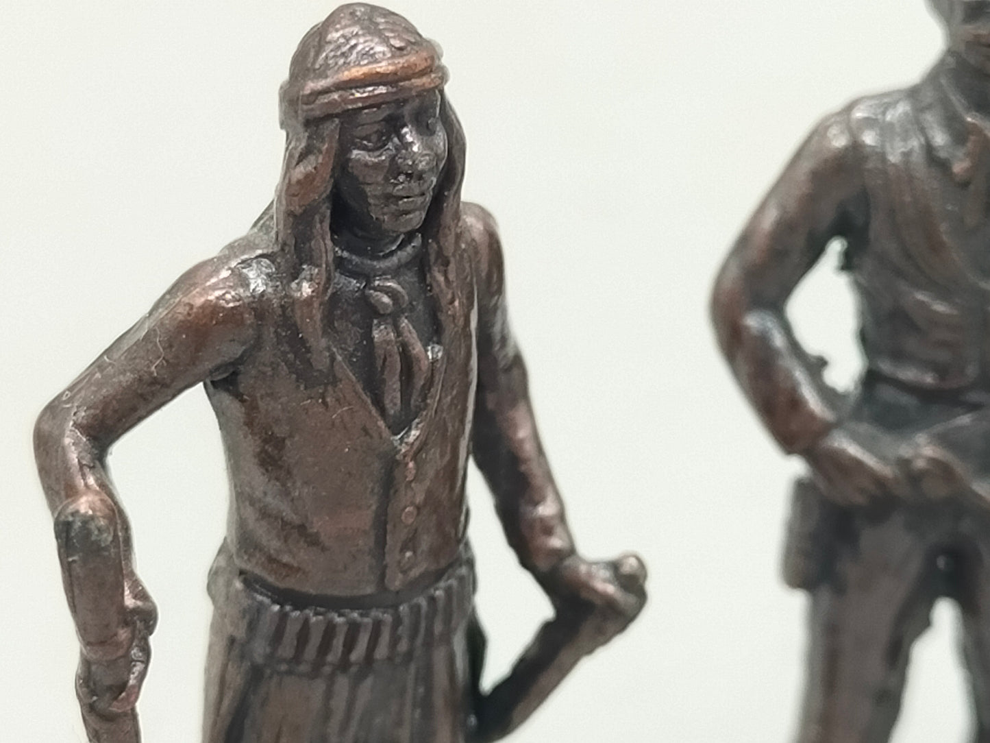 3 Vintage Bronze Figuren – Chato, Doc Holliday & Samurai 1