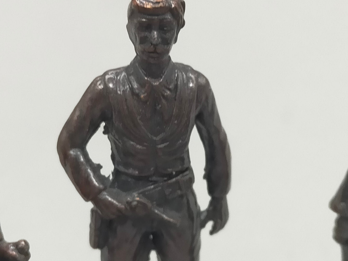 3 Vintage Bronze Figuren – Chato, Doc Holliday & Samurai 1