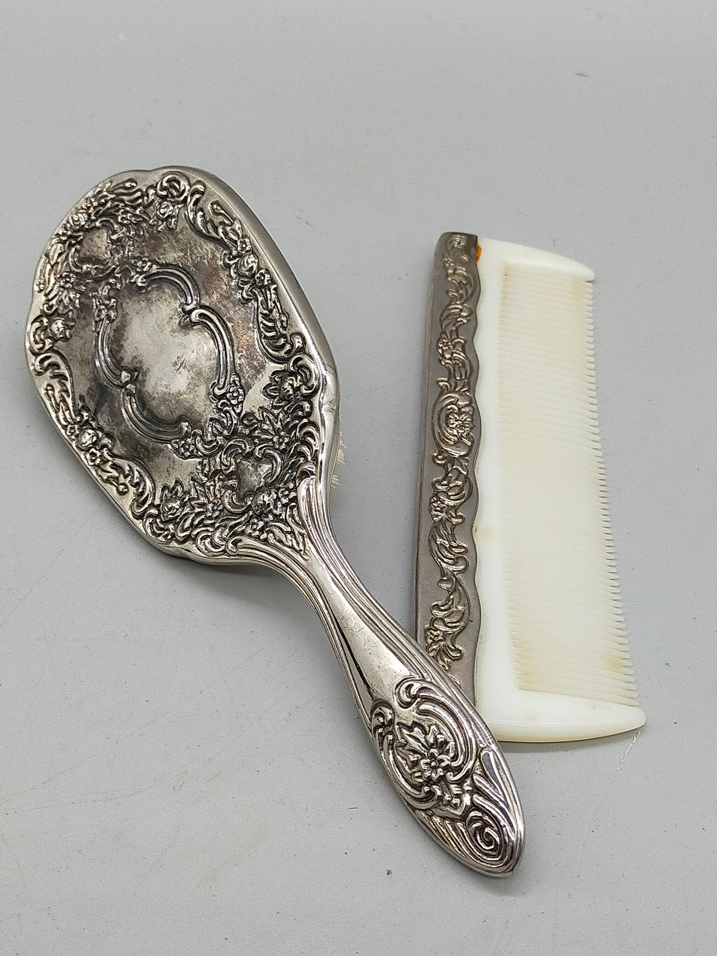 Elegantes Vintage Haarpflege Set Edles Silber Dekor im Barock Stil