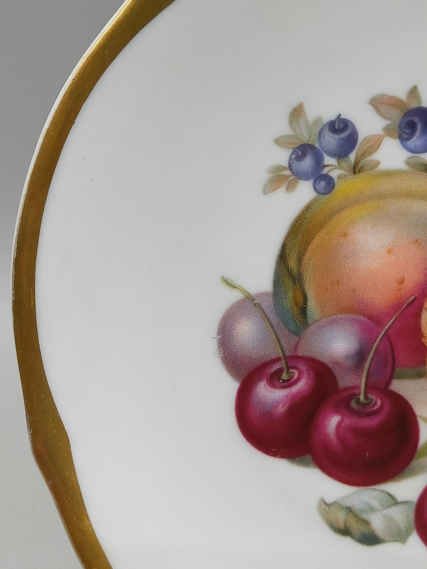 Schumann Porzellan Wandteller mit Fruchtmotiv Eleganter Goldrand