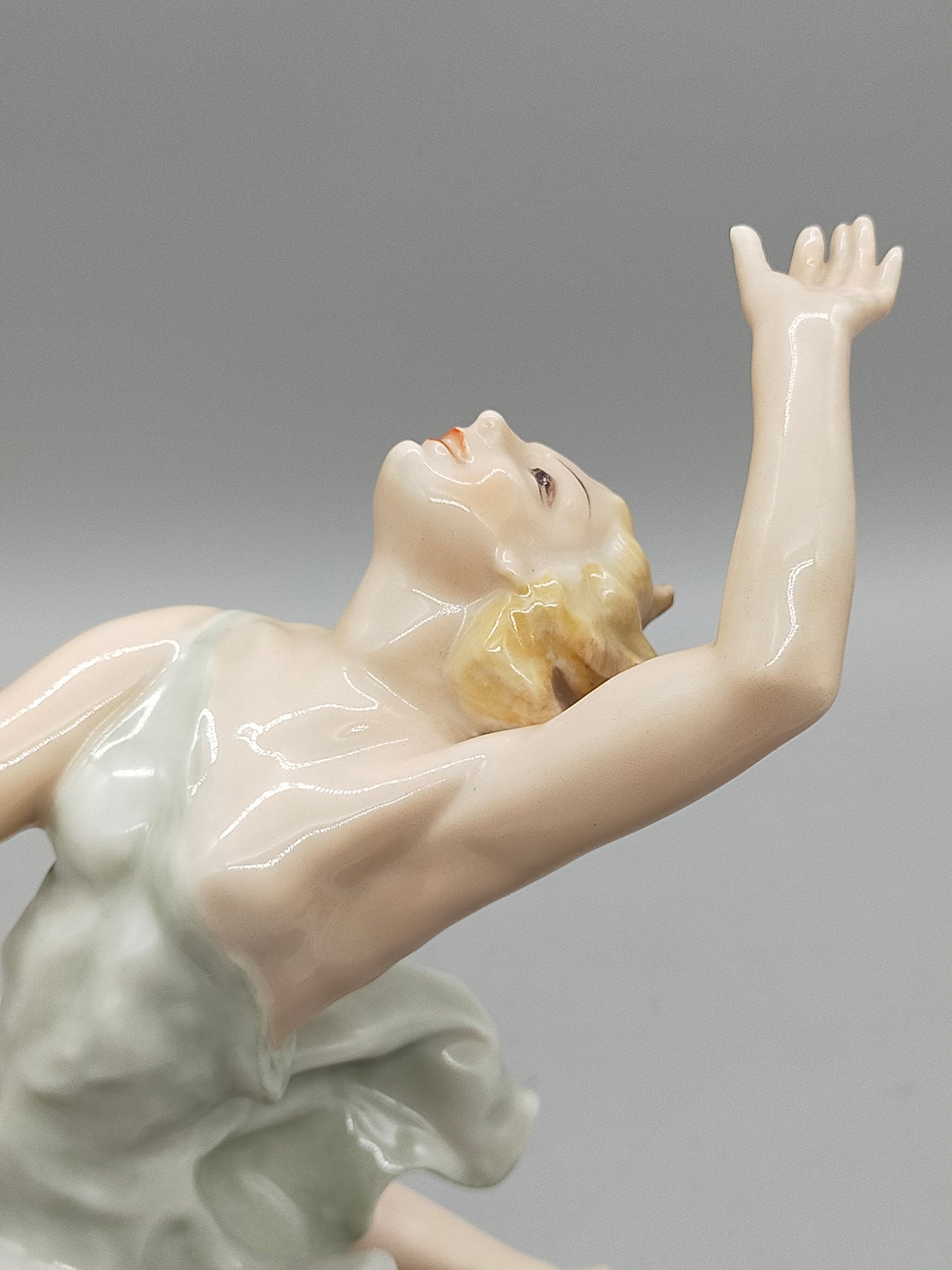 Elegante Hutschenreuther Porzellanfigur Maientanz