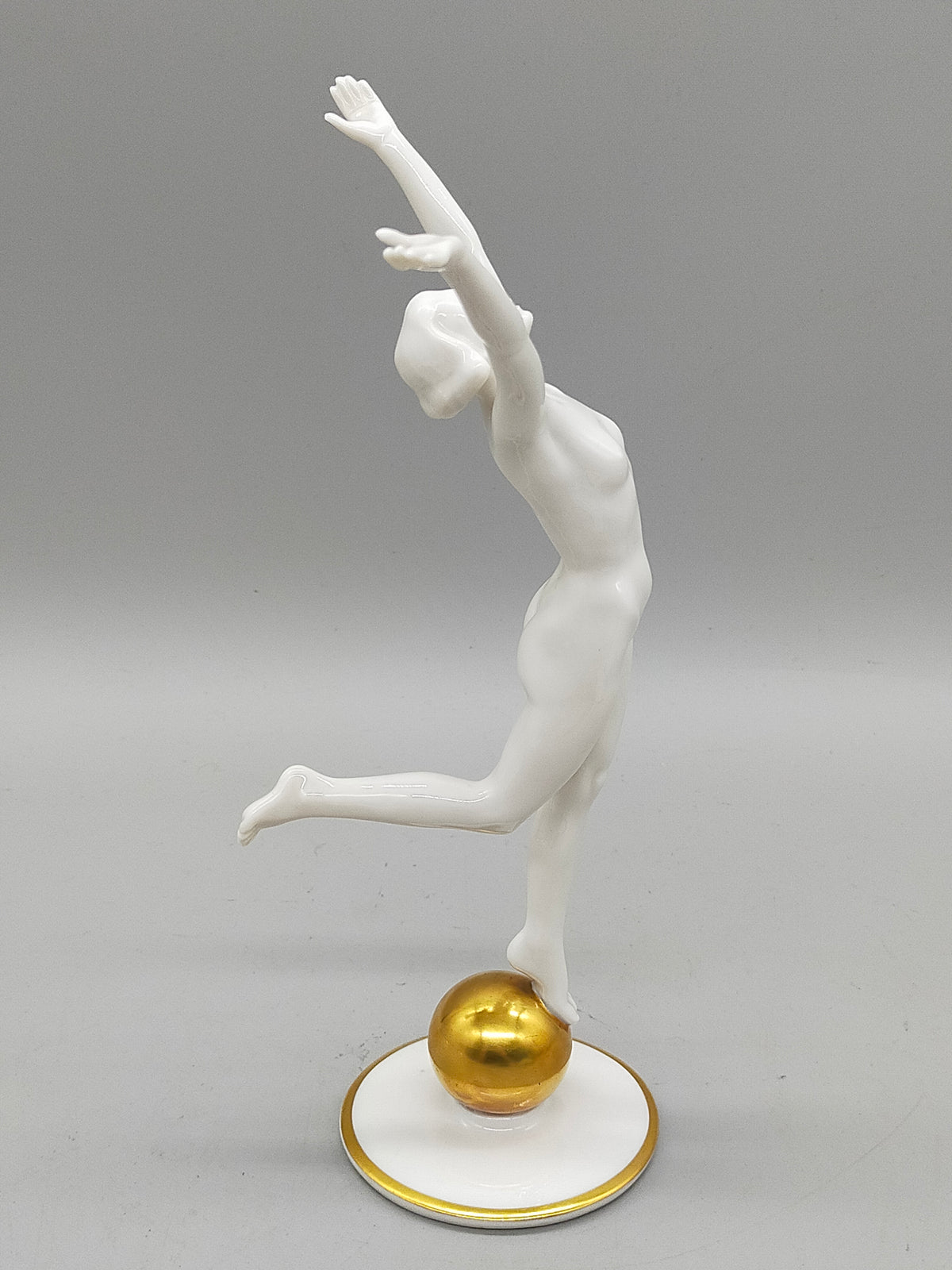 hutschenreuther Porzellanfigur Kugelänzerin Art Déco Eleganz – Gallery Jarrodi