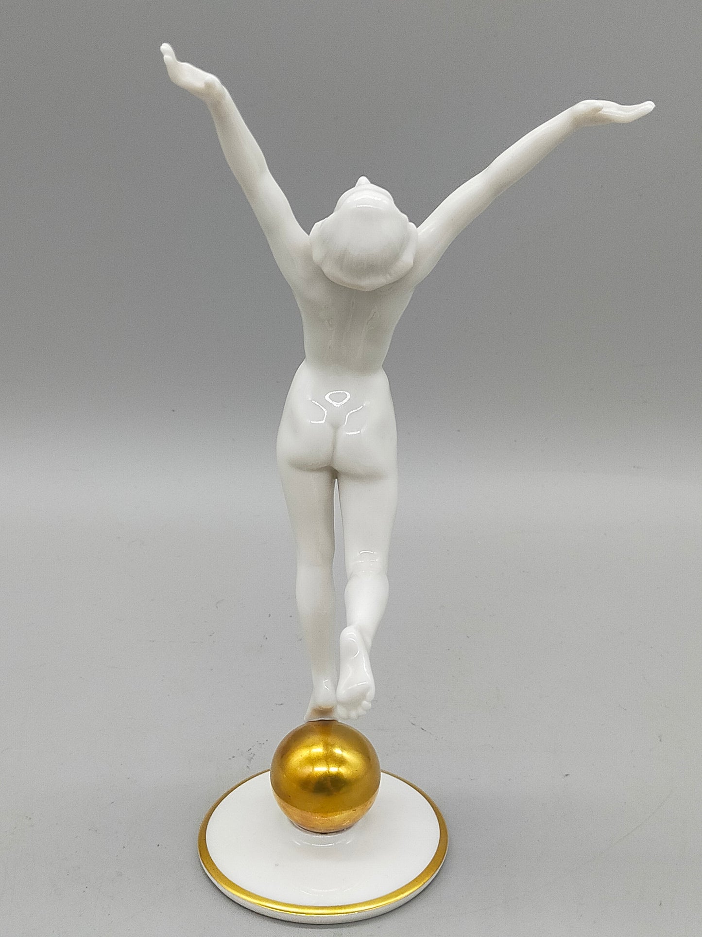 hutschenreuther Porzellanfigur Kugelänzerin Art Déco Eleganz