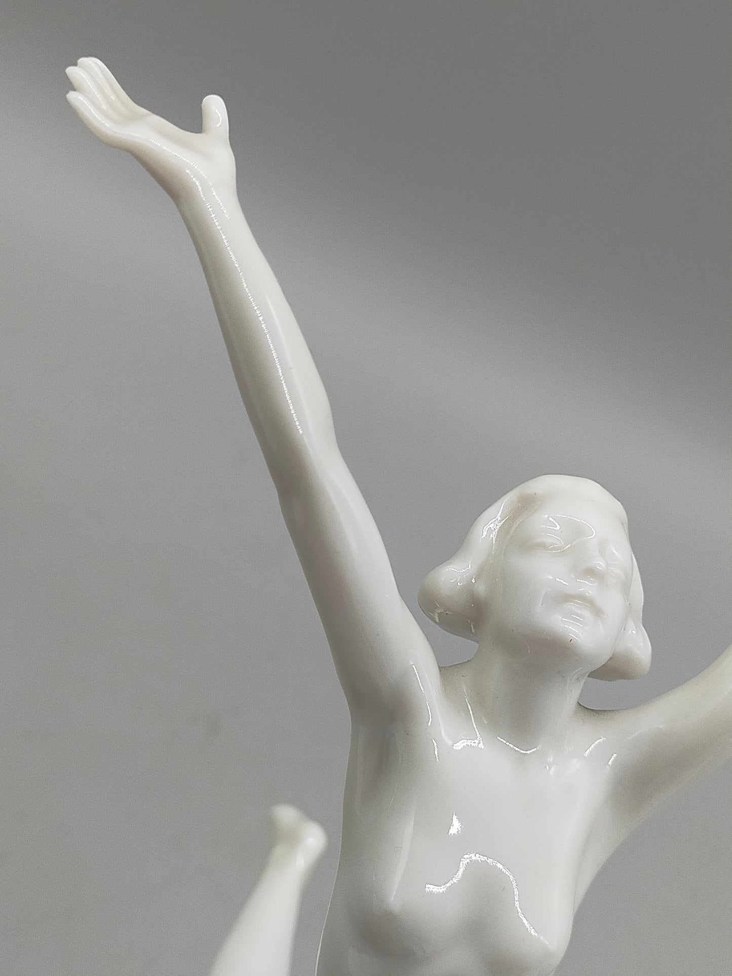 hutschenreuther Porzellanfigur Kugelänzerin Art Déco Eleganz