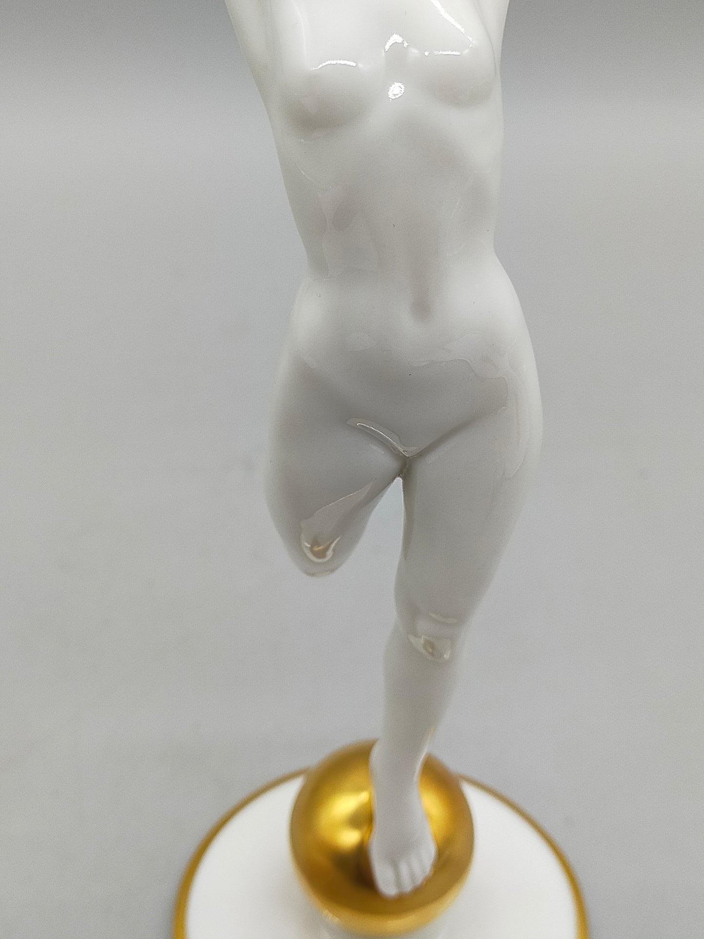hutschenreuther Porzellanfigur Kugelänzerin Art Déco Eleganz