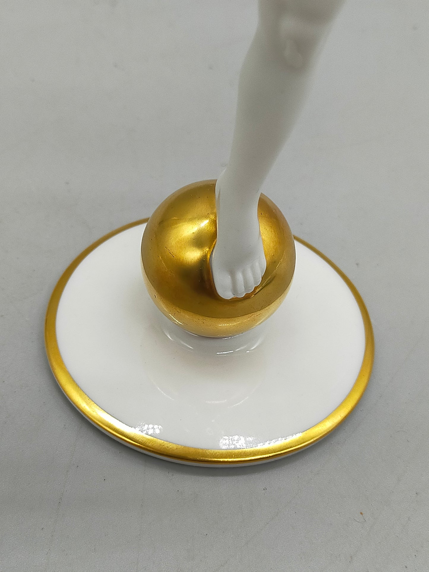 hutschenreuther Porzellanfigur Kugelänzerin Art Déco Eleganz