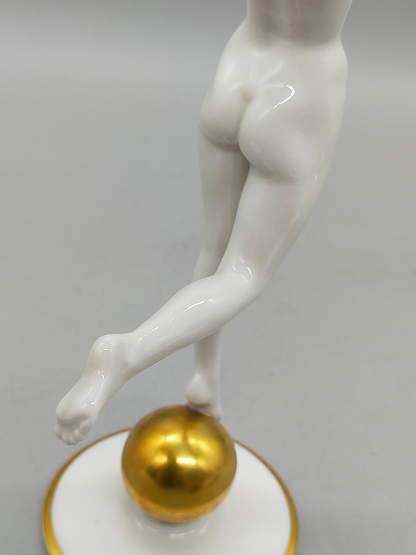 hutschenreuther Porzellanfigur Kugelänzerin Art Déco Eleganz