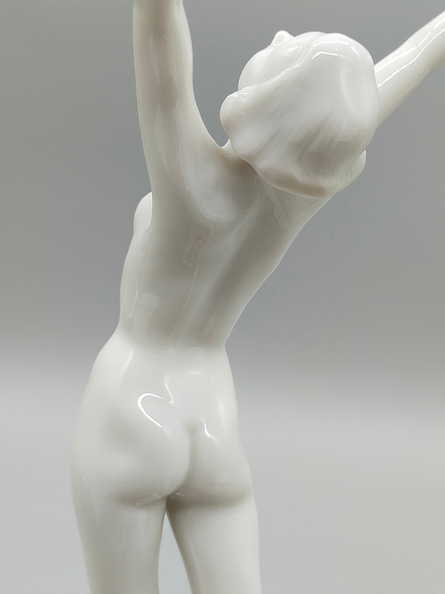 hutschenreuther Porzellanfigur Kugelänzerin Art Déco Eleganz