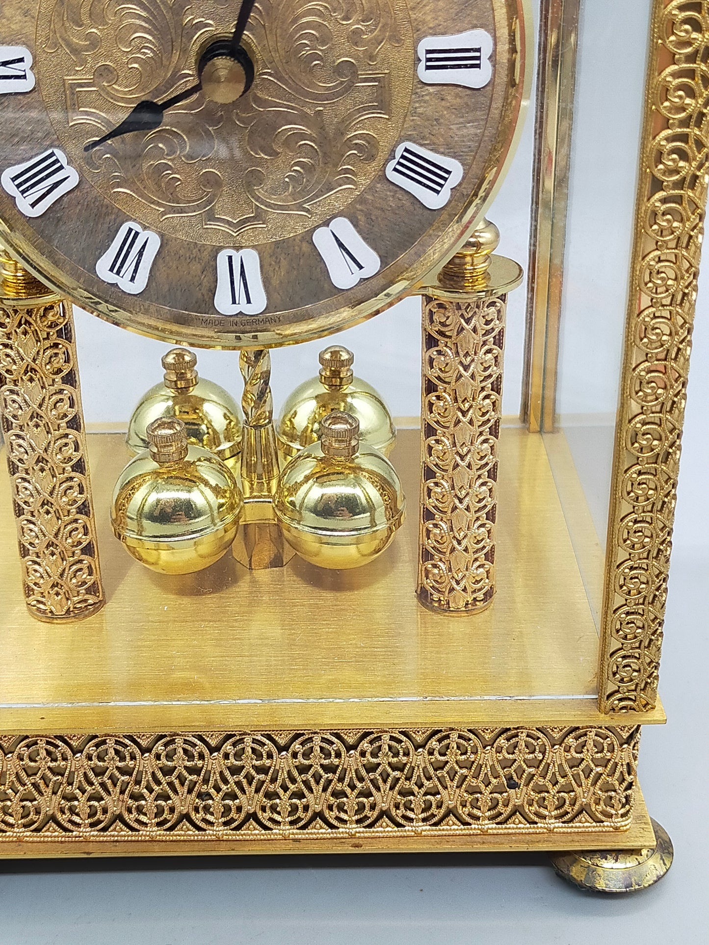 Prunkvolle Schatz Drehpendel Tisch Uhr Barock Stil aus Messing