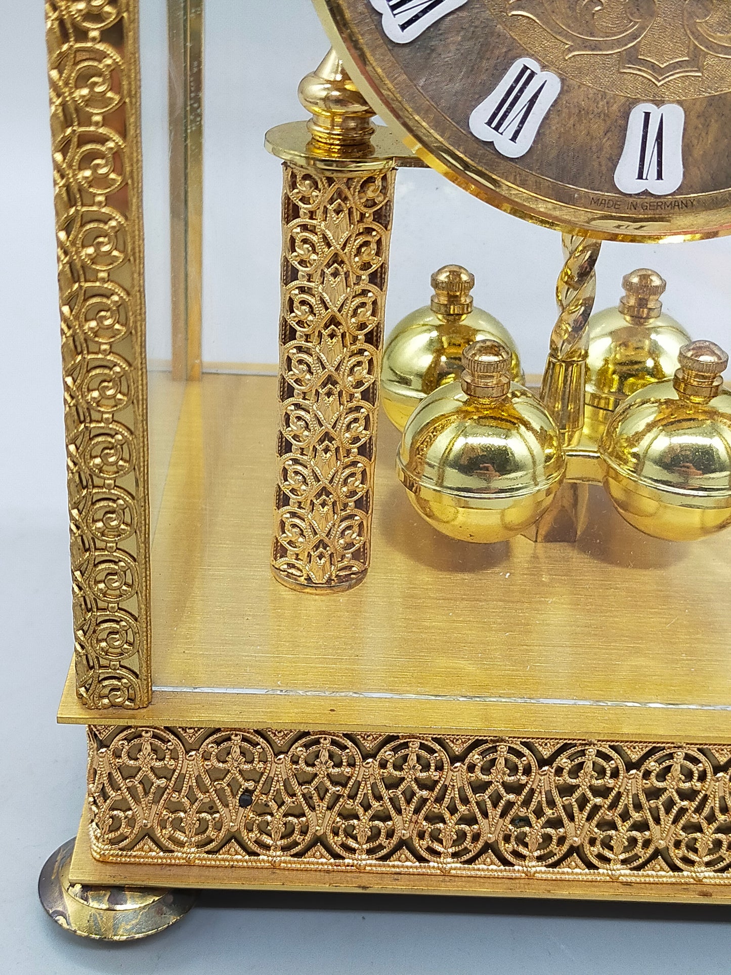 Prunkvolle Schatz Drehpendel Tisch Uhr Barock Stil aus Messing