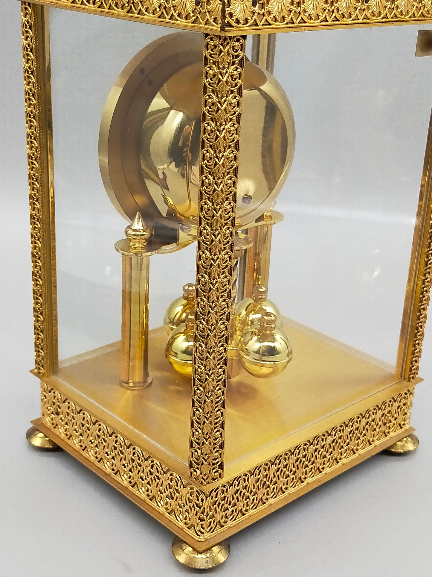 Prunkvolle Schatz Drehpendel Tisch Uhr Barock Stil aus Messing