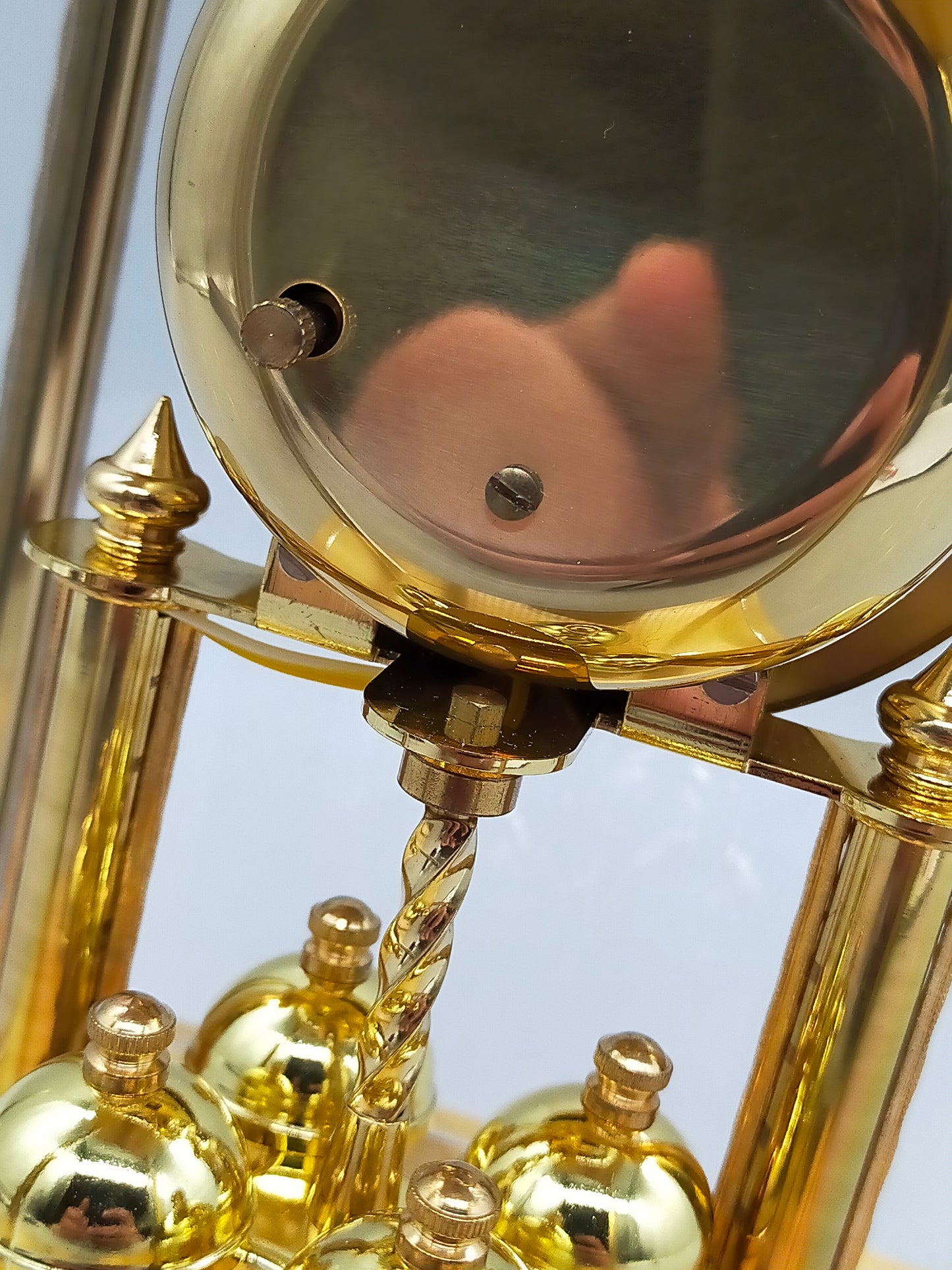 Prunkvolle Schatz Drehpendel Tisch Uhr Barock Stil aus Messing