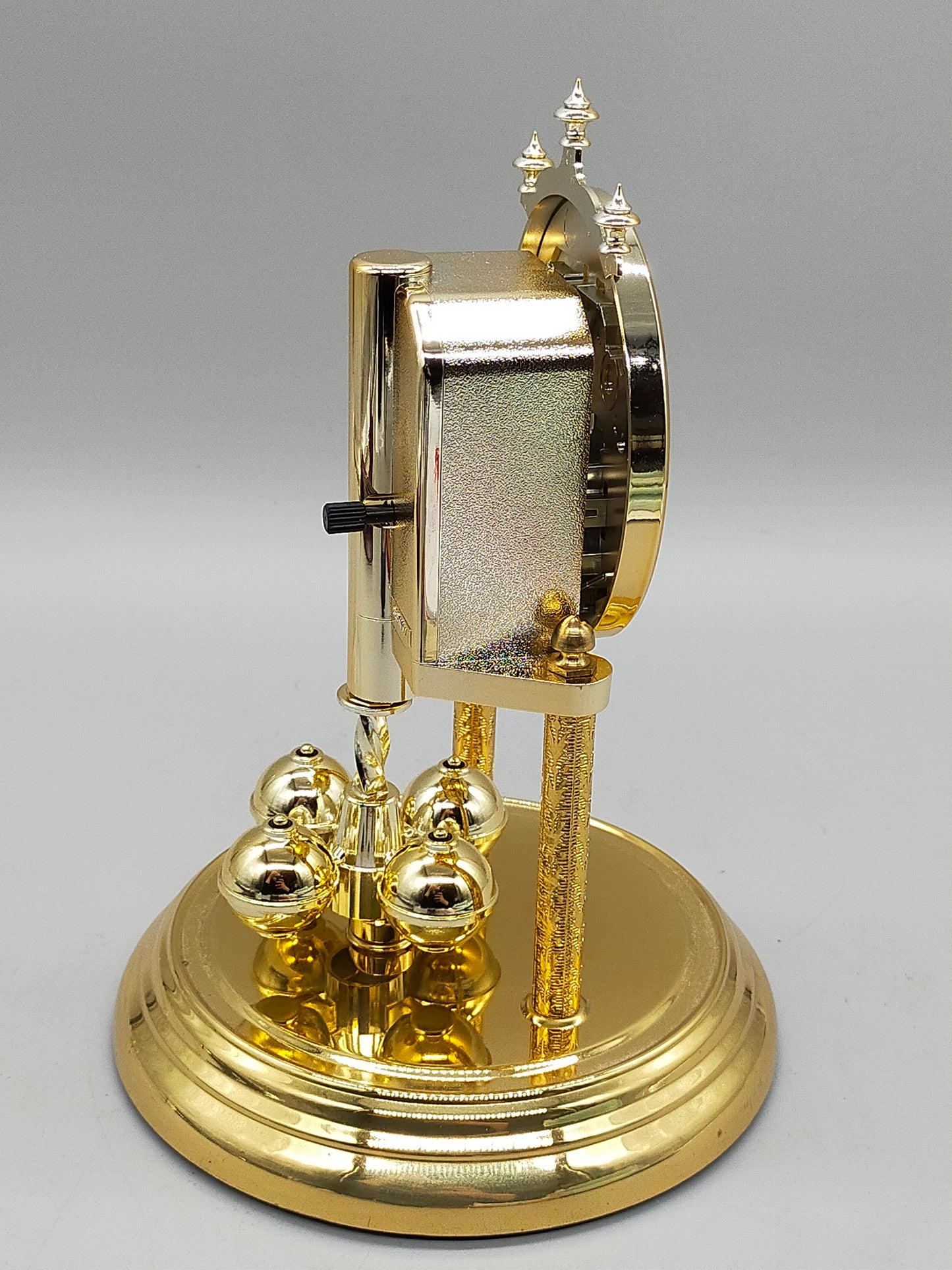 Klassische Hermle Drehpendel Uhr  Messing Design mit Glasdom