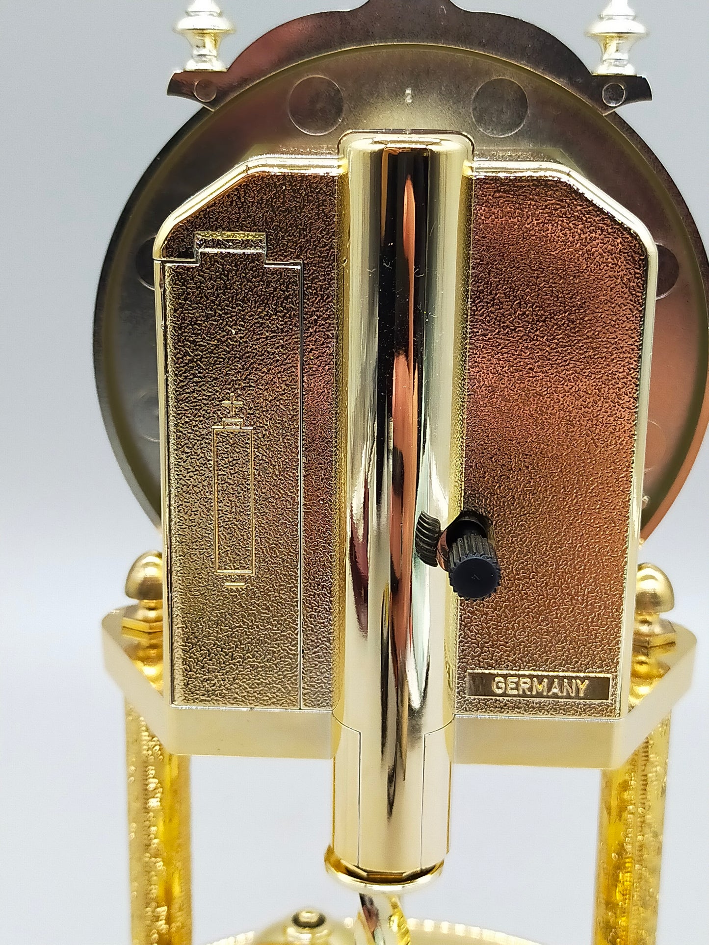 Klassische Hermle Drehpendel Uhr  Messing Design mit Glasdom