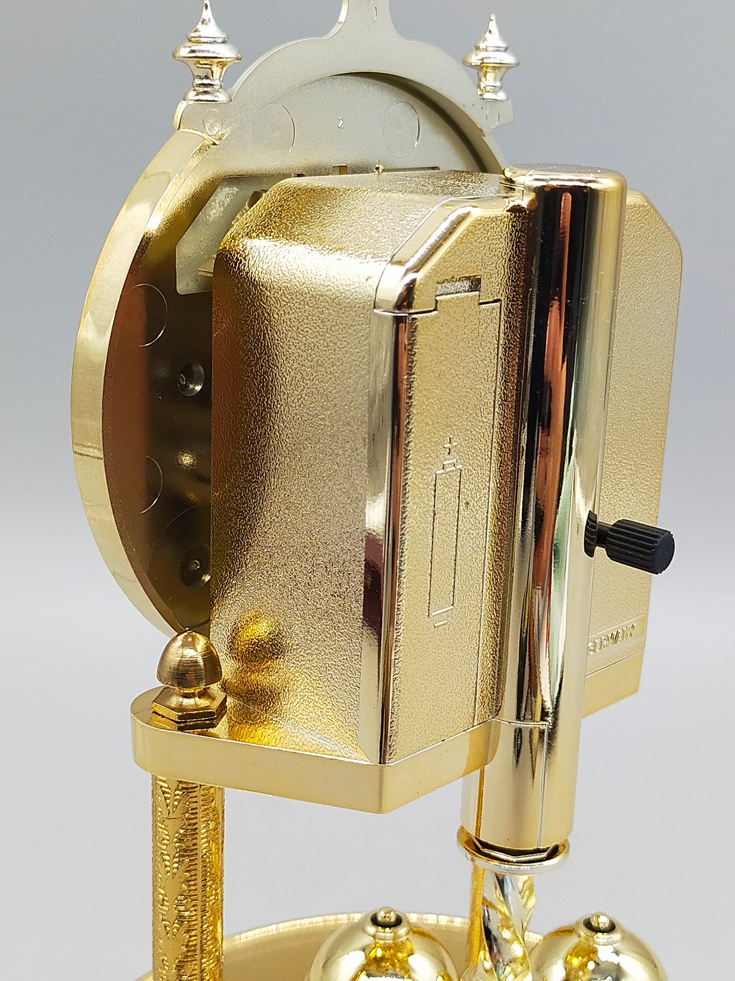 Klassische Hermle Drehpendel Uhr  Messing Design mit Glasdom