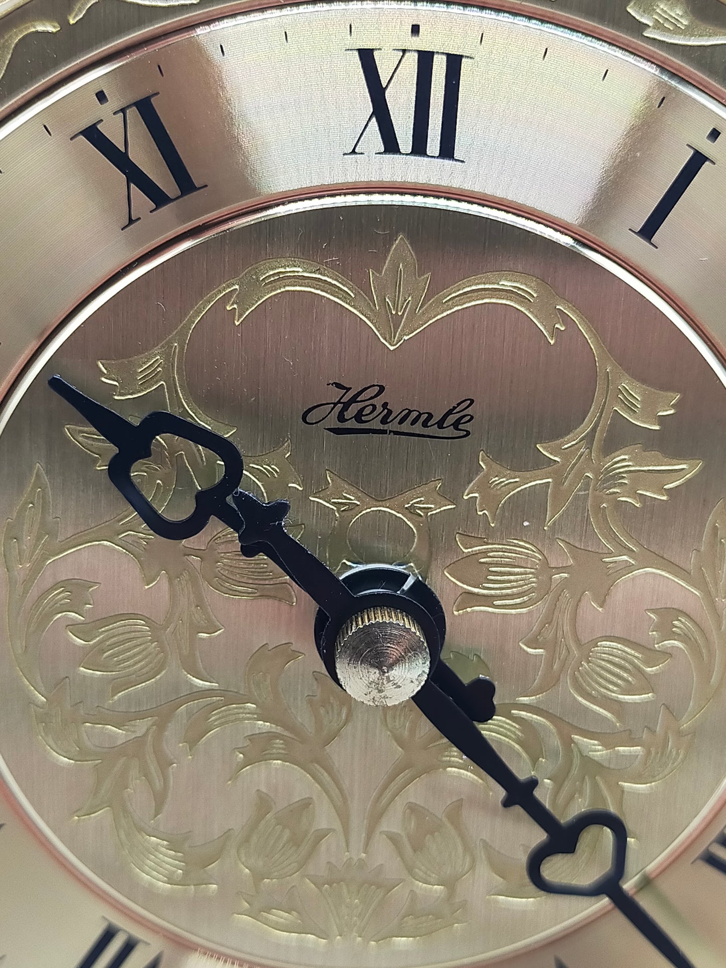 Klassische Hermle Drehpendel Uhr  Messing Design mit Glasdom